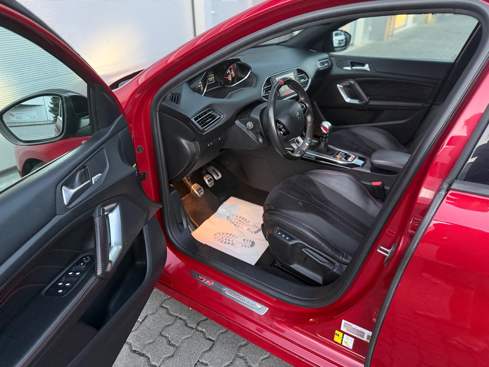 PEUGEOT 308 1.6 GTi-image-7