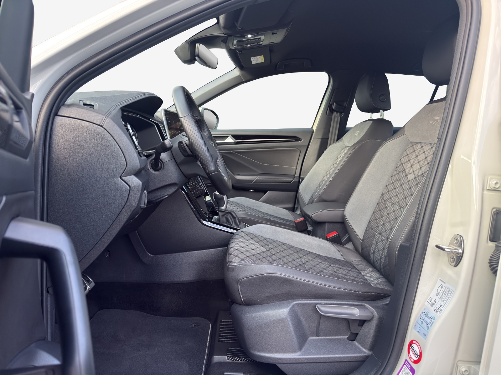 VW T-Roc 2.0 TSI R-Line DSG 4Motion-image-7