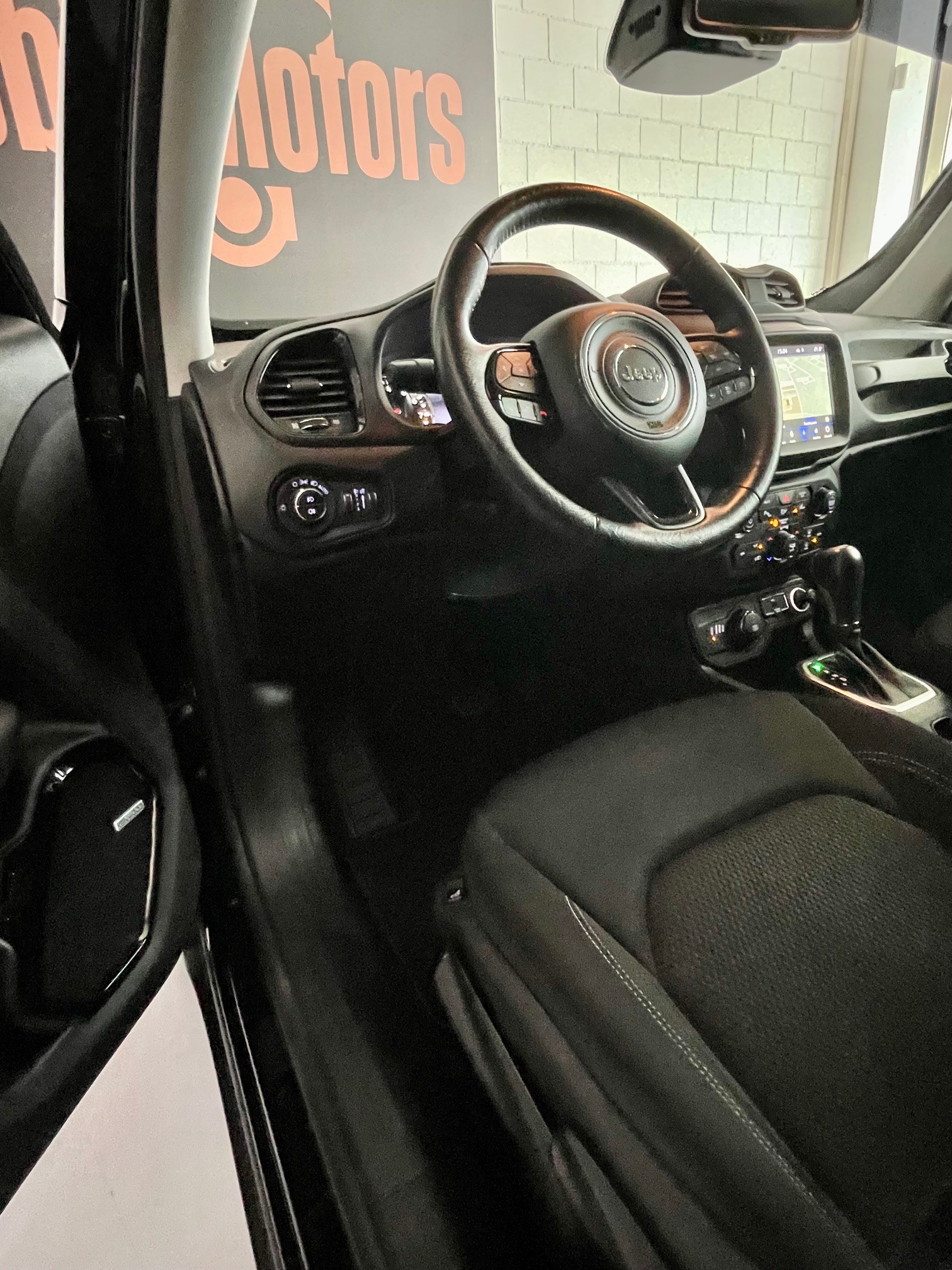 JEEP Renegade 1.3 Turbo Quicksilver - 19' Alu - 4X4 -Automat-image-6