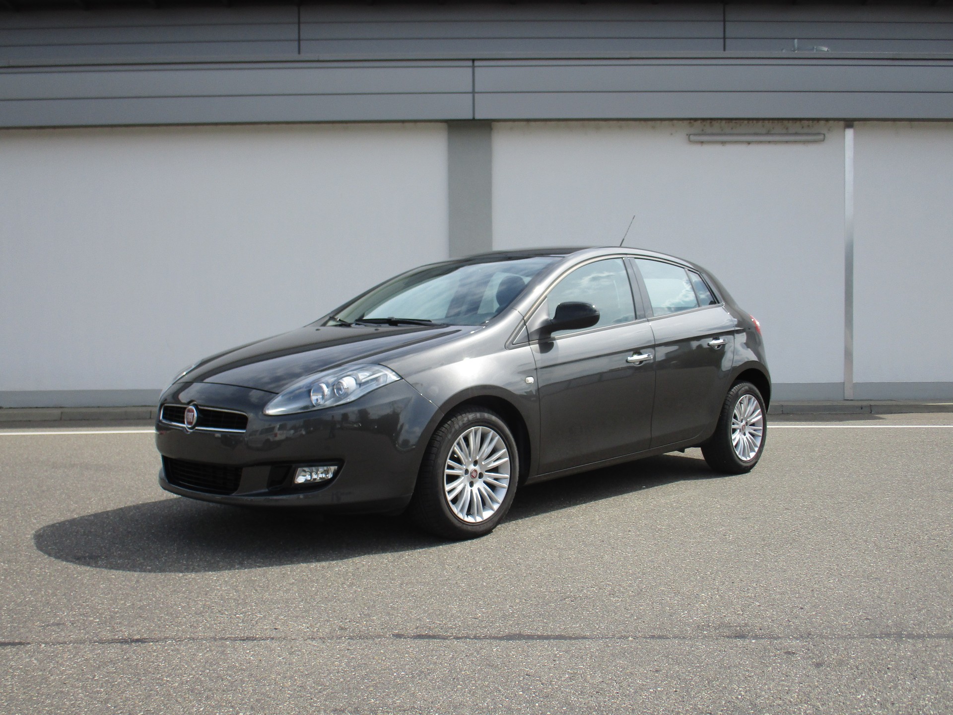 FIAT Bravo 1.4 16V 120PS T-Jet Easy-image-0