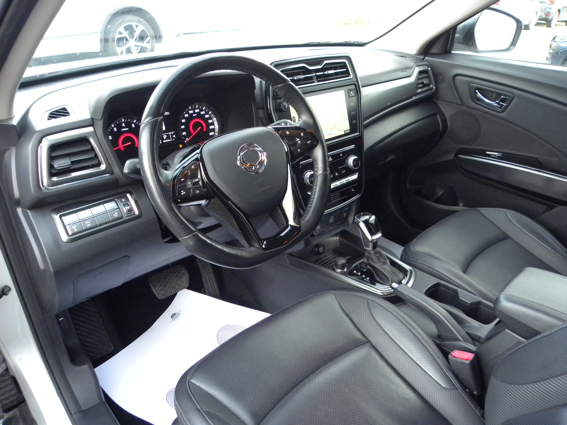 KGM-SsangYong Tivoli 1.5 T GDI Onyx 2WD Automat-image-4