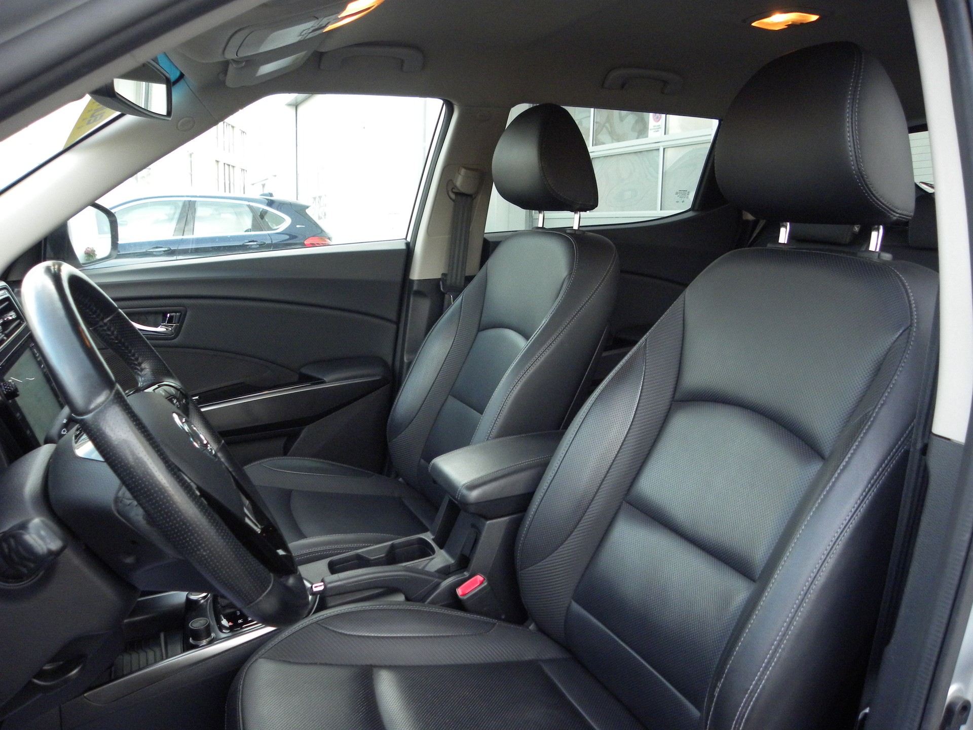 KGM-SsangYong Tivoli 1.5 T GDI Onyx 2WD Automat-image-6