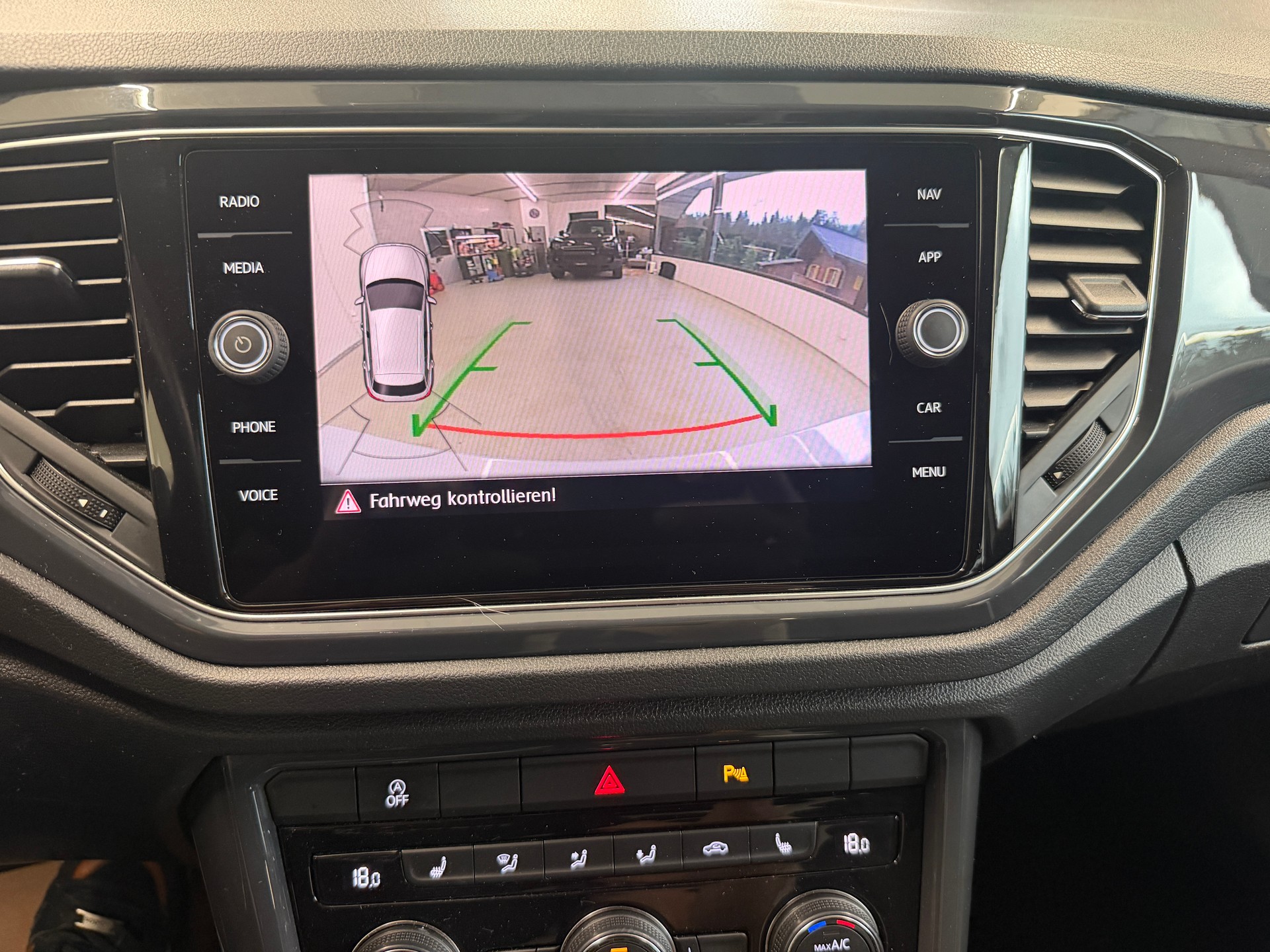 VW T-Roc 2.0 TSI Sport DSG 4Motion-image-23