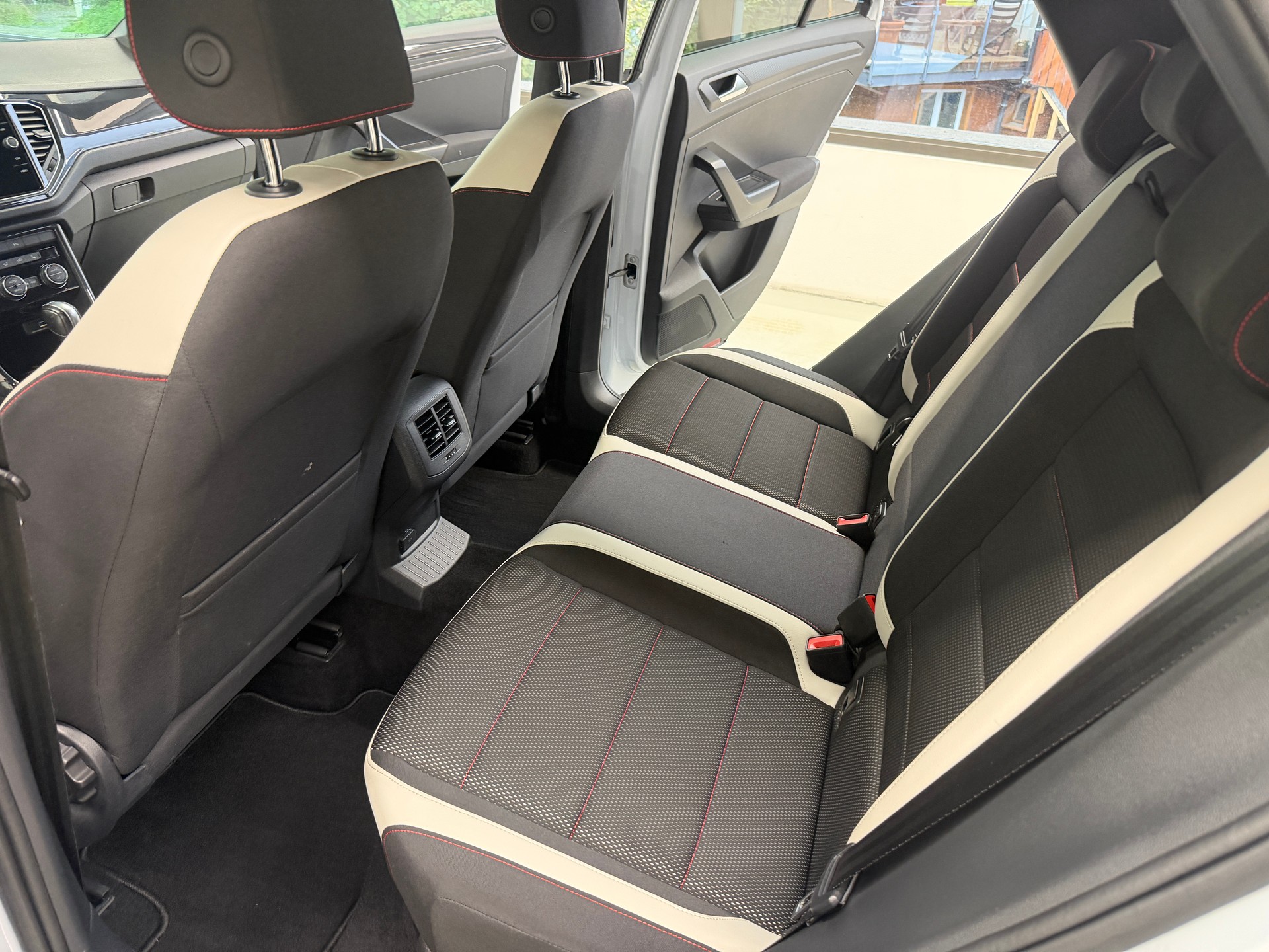 VW T-Roc 2.0 TSI Sport DSG 4Motion-image-14