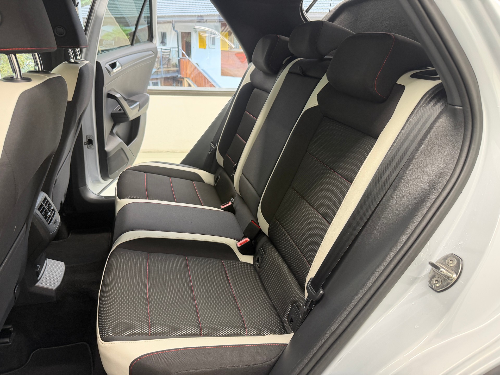 VW T-Roc 2.0 TSI Sport DSG 4Motion-image-15