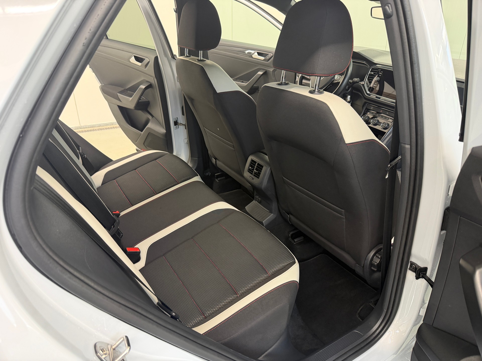 VW T-Roc 2.0 TSI Sport DSG 4Motion-image-18