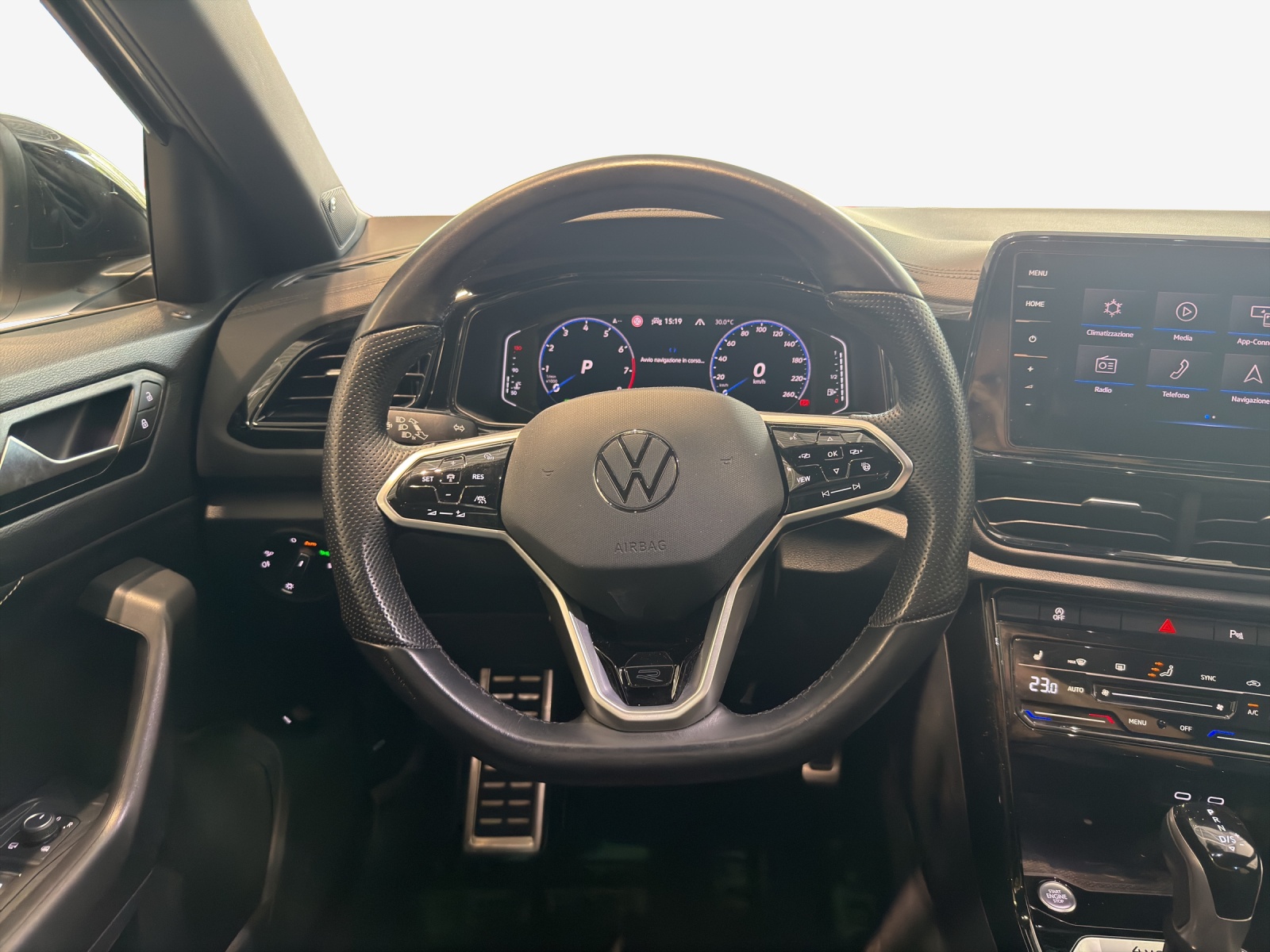 VW T-Roc 2.0 TSI R-Line DSG 4Motion-image-9