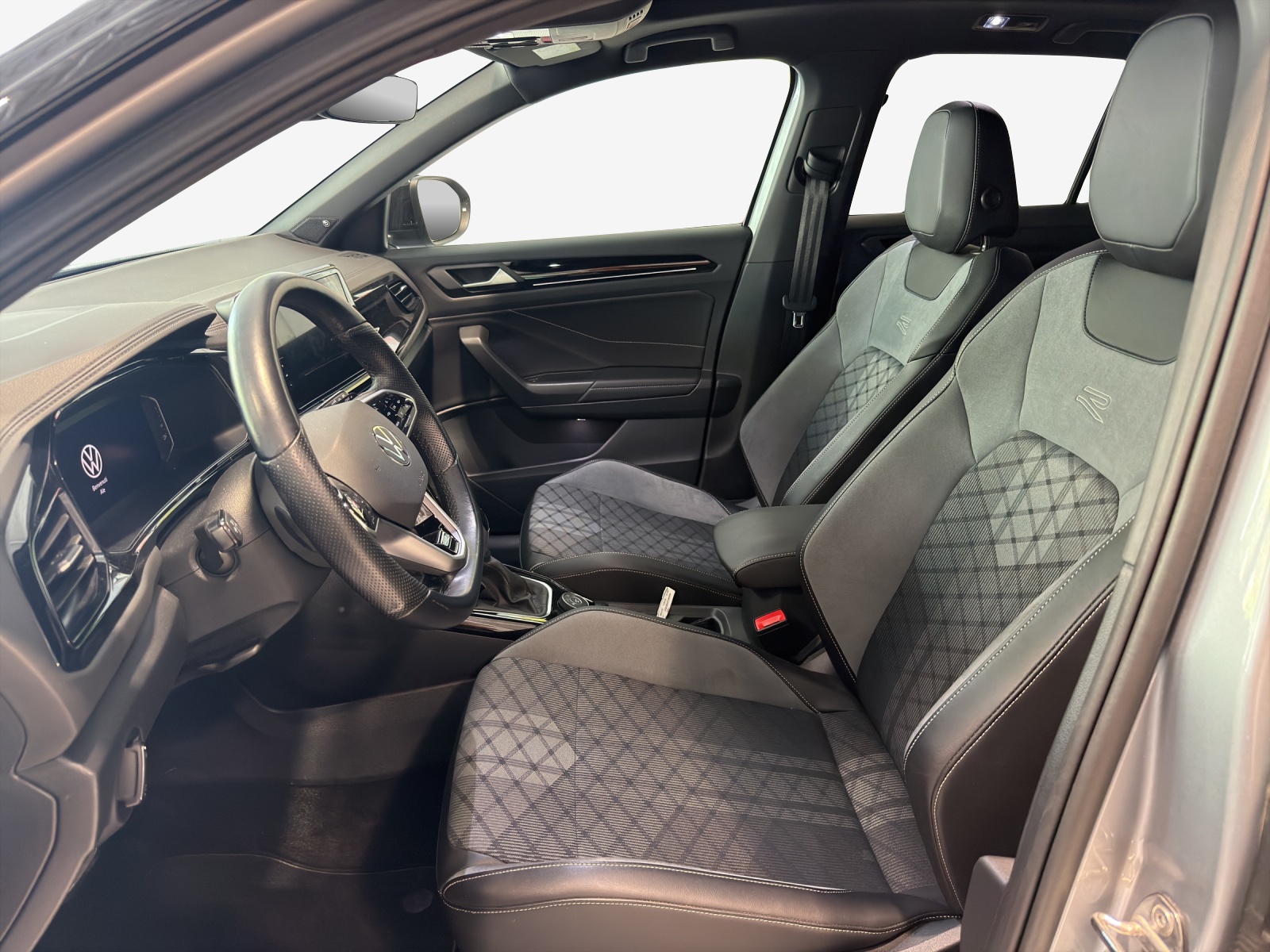 VW T-Roc 2.0 TSI R-Line DSG 4Motion-image-7