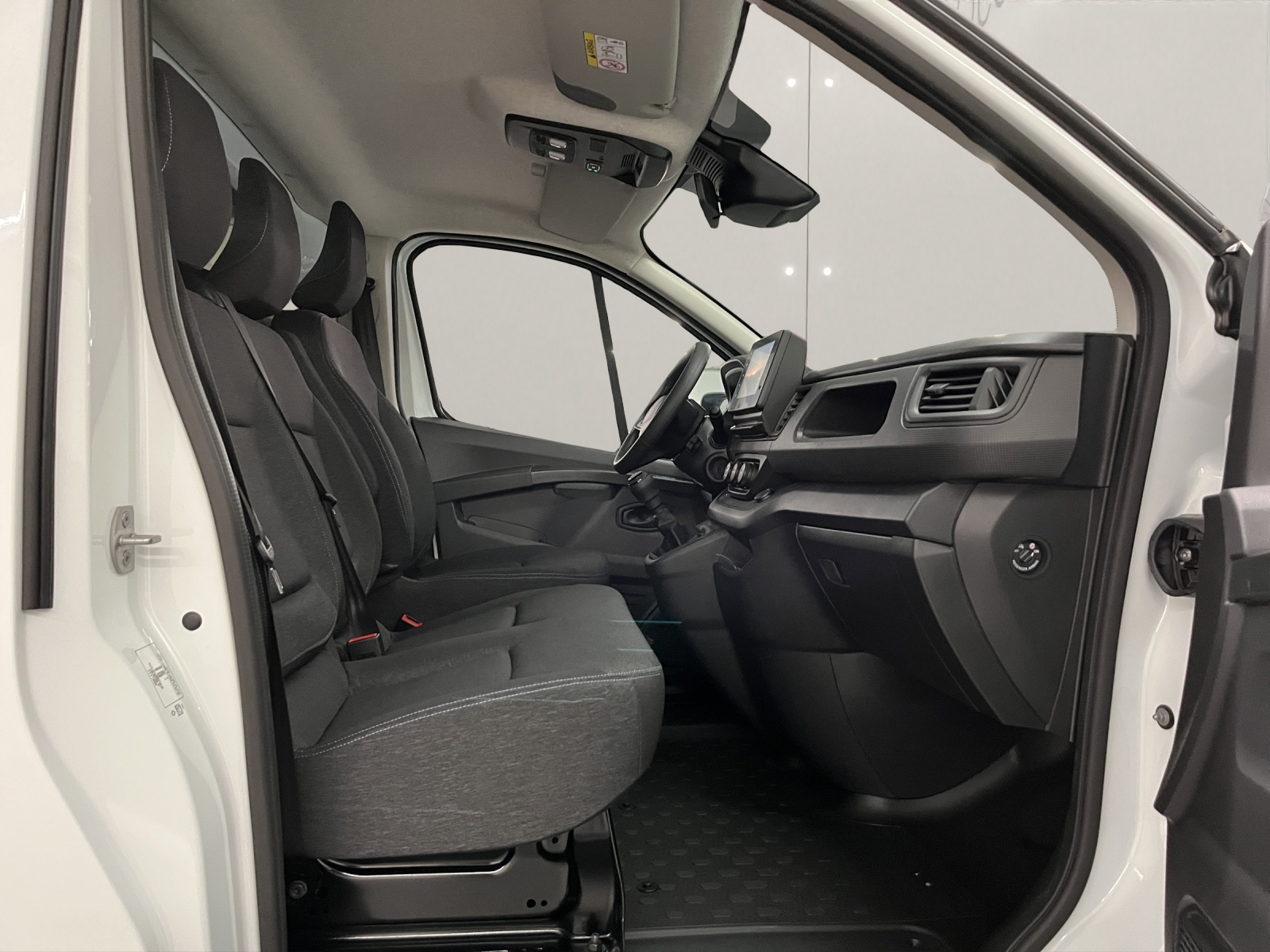 RENAULT Trafic Kaw. 3.0 t L1 H1 2.0 dCi Blue 130 Advance-image-12
