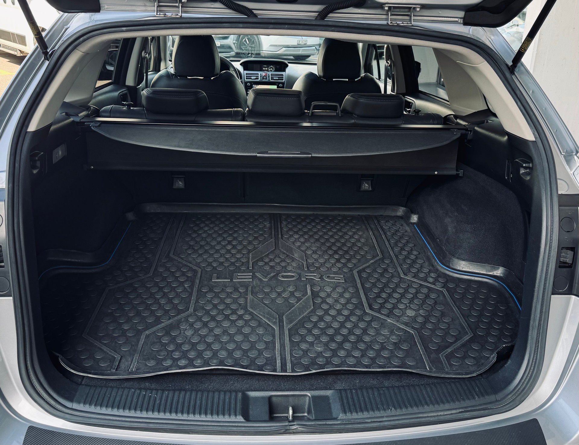 SUBARU Levorg 1.6DIT Luxury S AWD Lineartronic-image-10