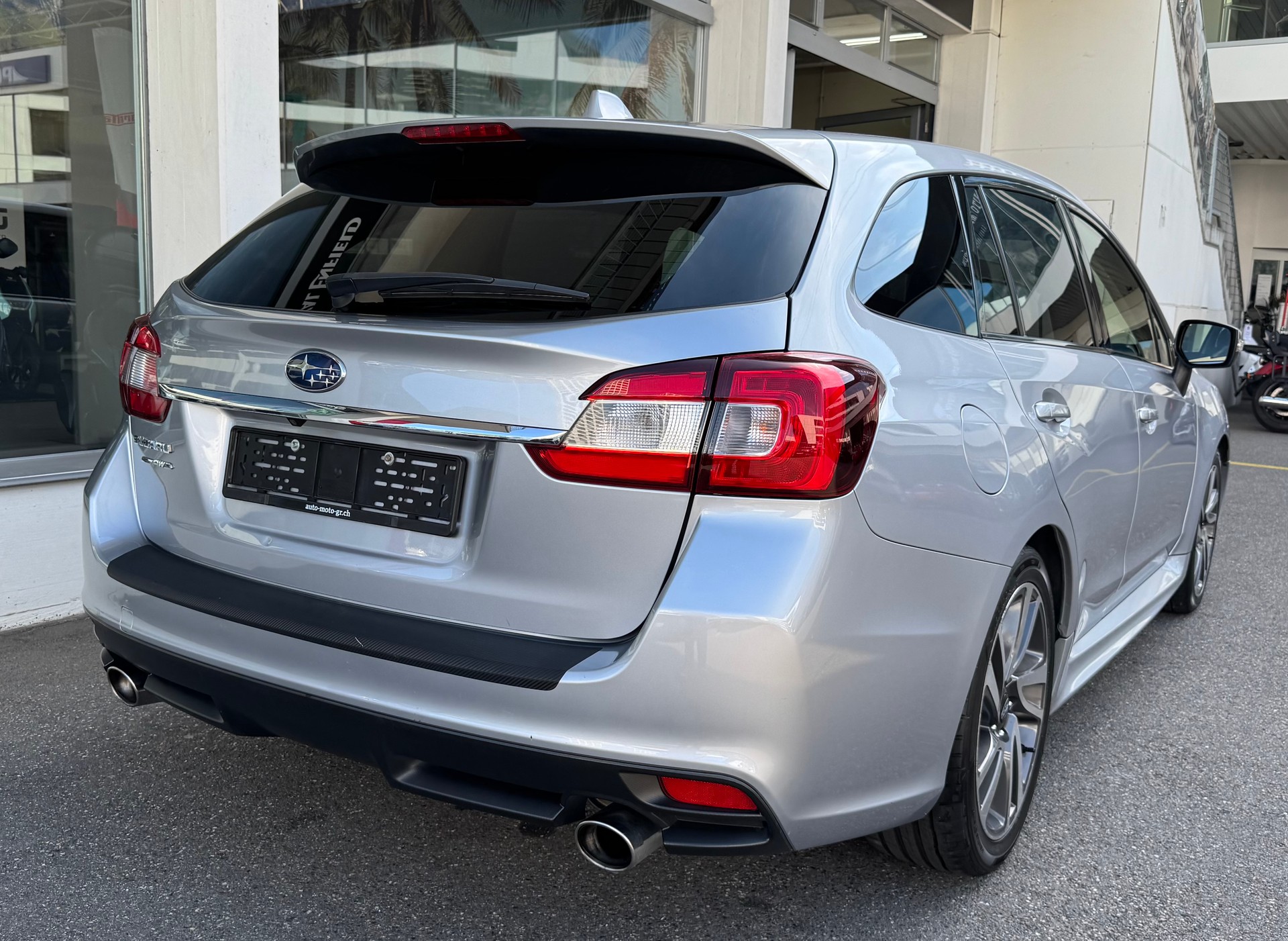 SUBARU Levorg 1.6DIT Luxury S AWD Lineartronic-image-3
