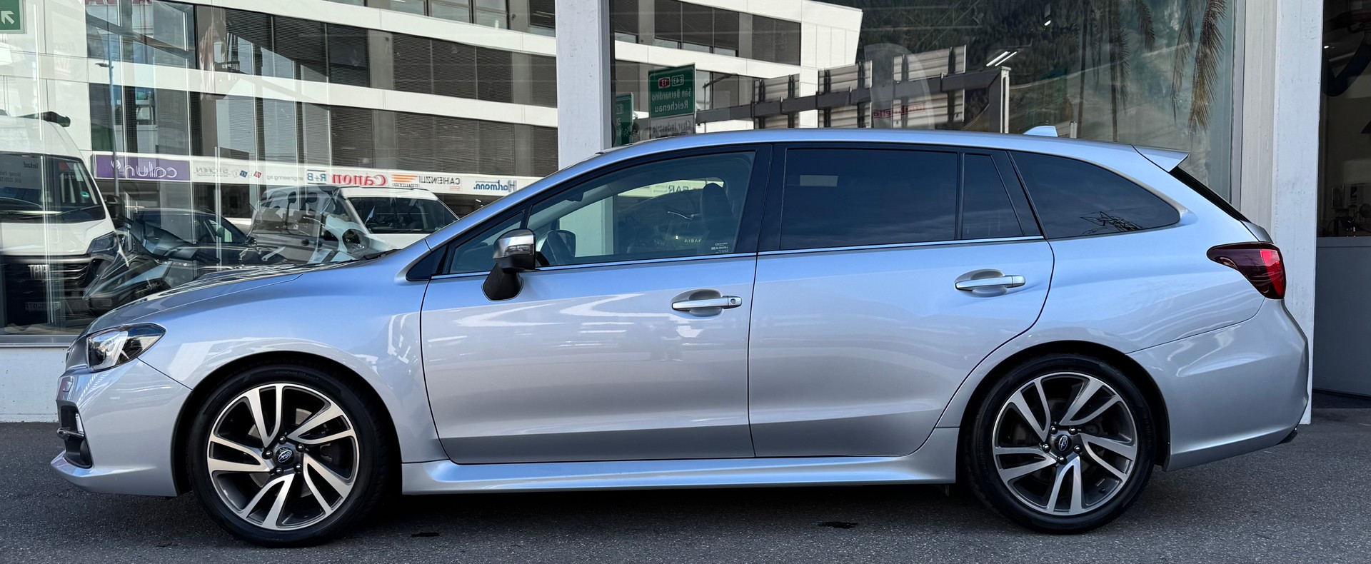 SUBARU Levorg 1.6DIT Luxury S AWD Lineartronic-image-2
