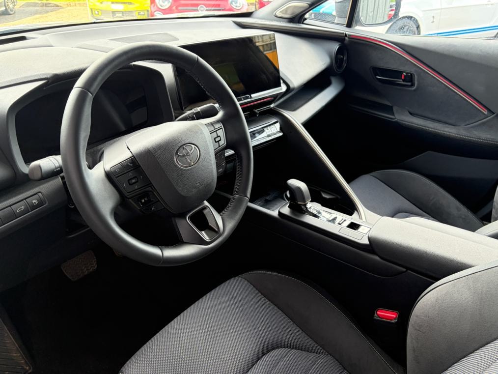 TOYOTA C-HR 2.0 HSD Trend 4WD-image-3