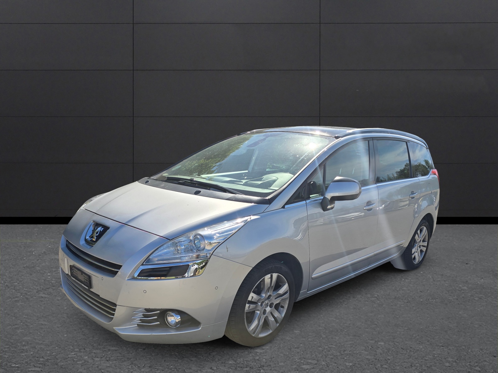 PEUGEOT 5008 1.6 16V T Family Automatic