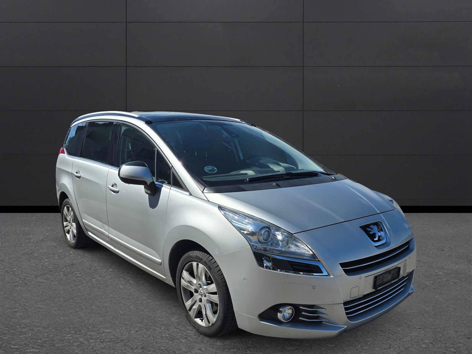 PEUGEOT 5008 1.6 16V T Family Automatic-showroom-element-1