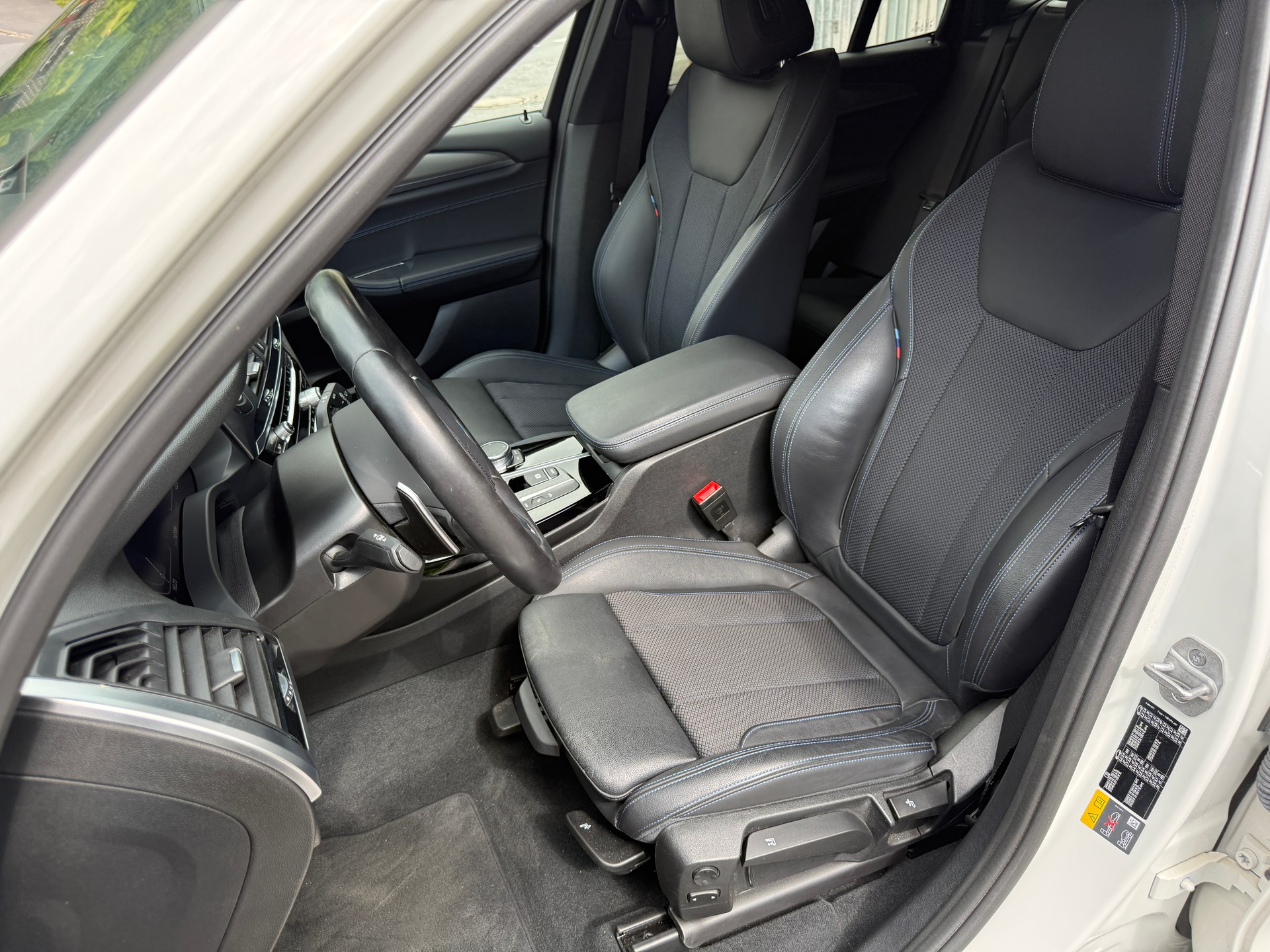 BMW 30e xDrive M Sport-image-7