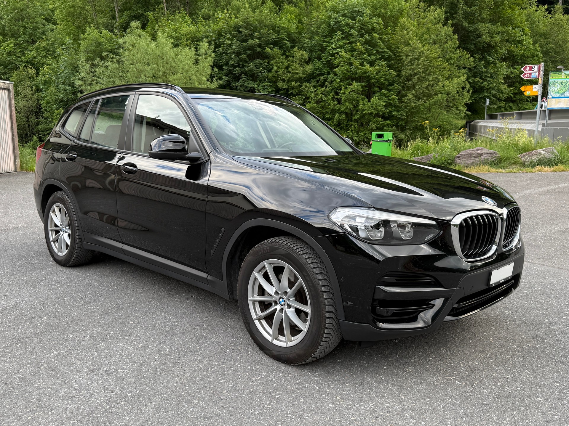 BMW 20i xDrive-image-2