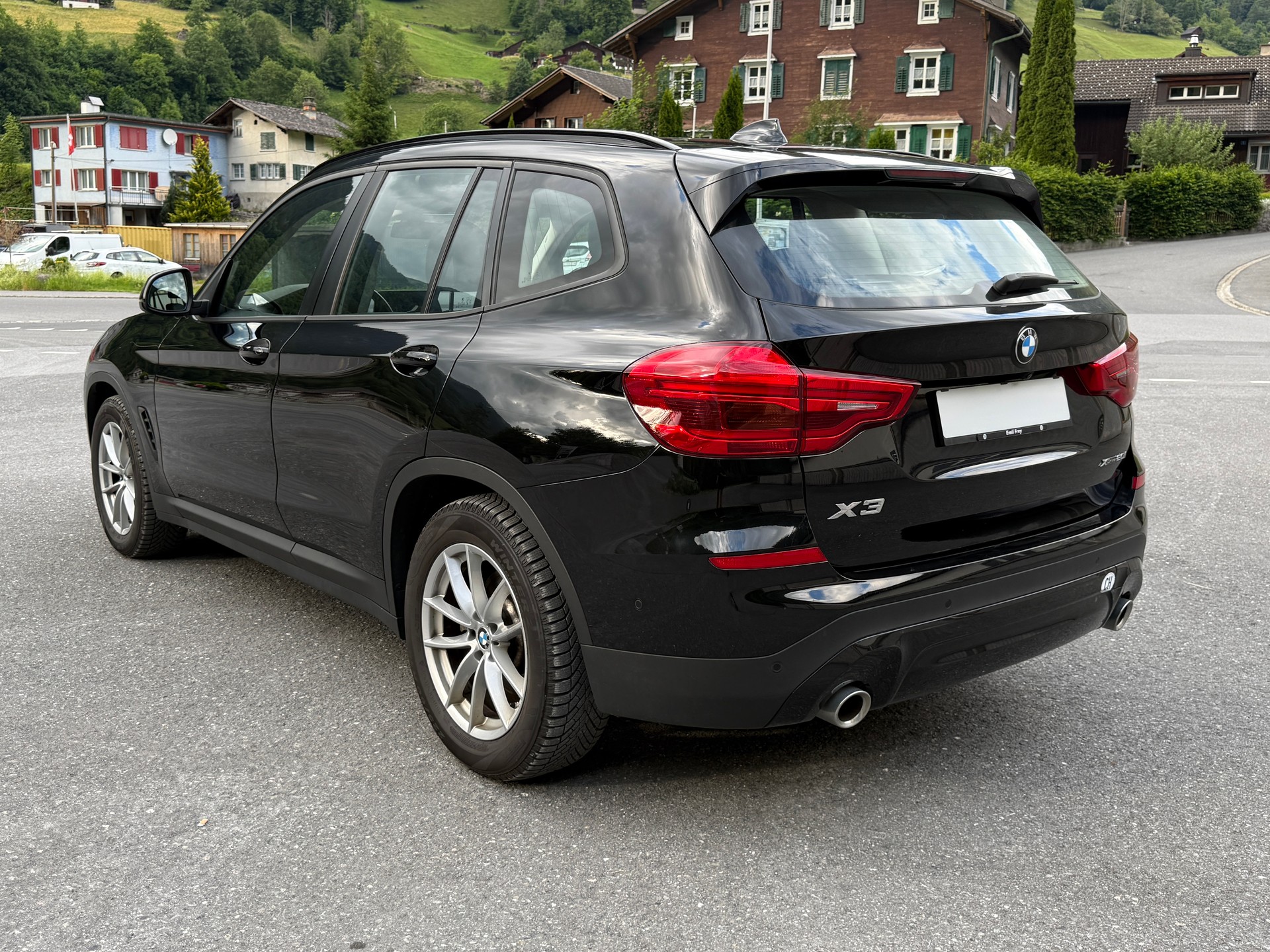 BMW 20i xDrive-image-5