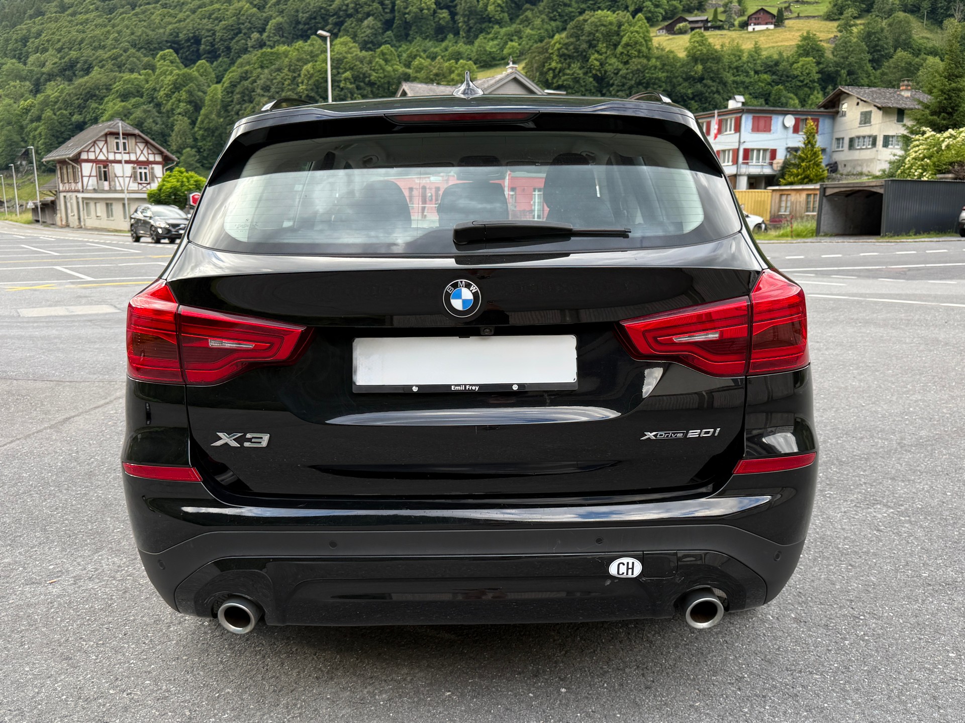 BMW 20i xDrive-image-4