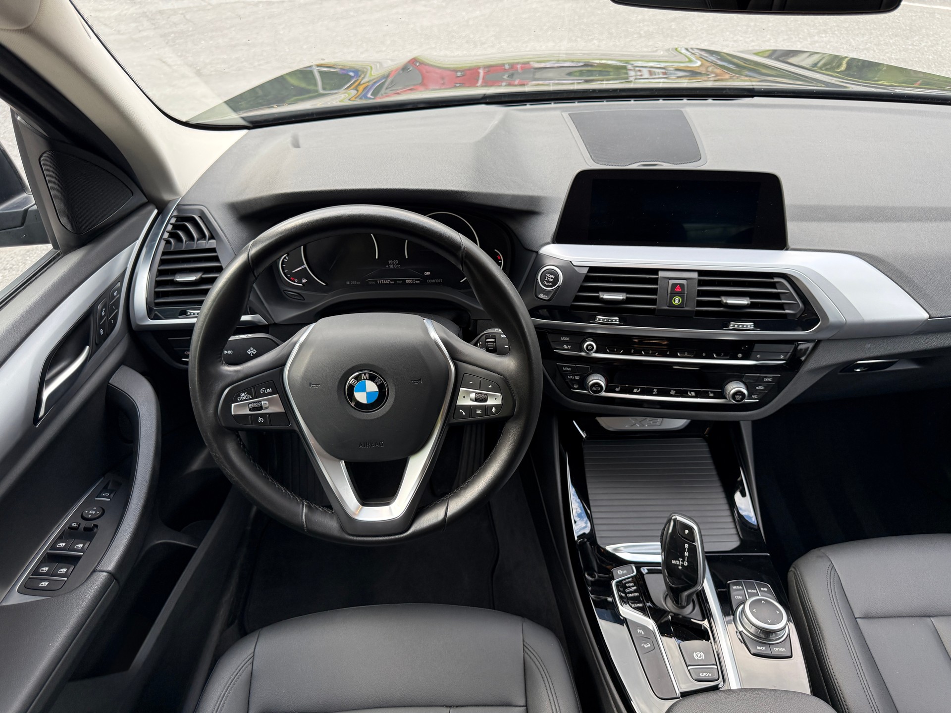 BMW 20i xDrive-image-15