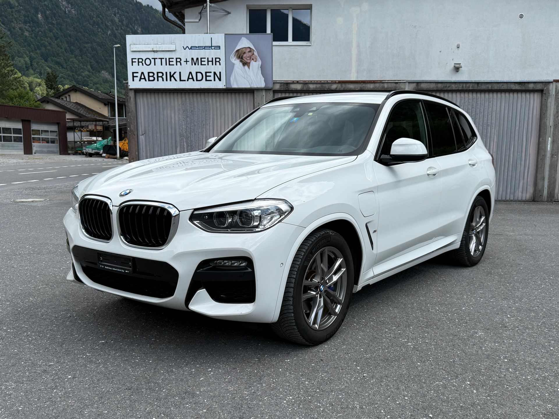 BMW 30e xDrive M Sport-image-0