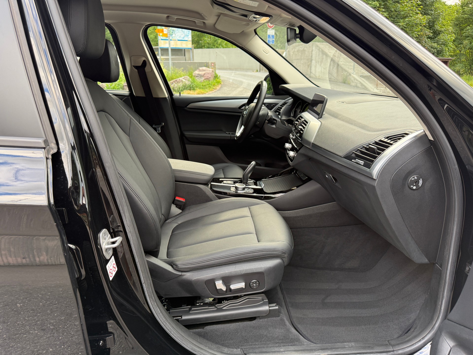 BMW 20i xDrive-image-14