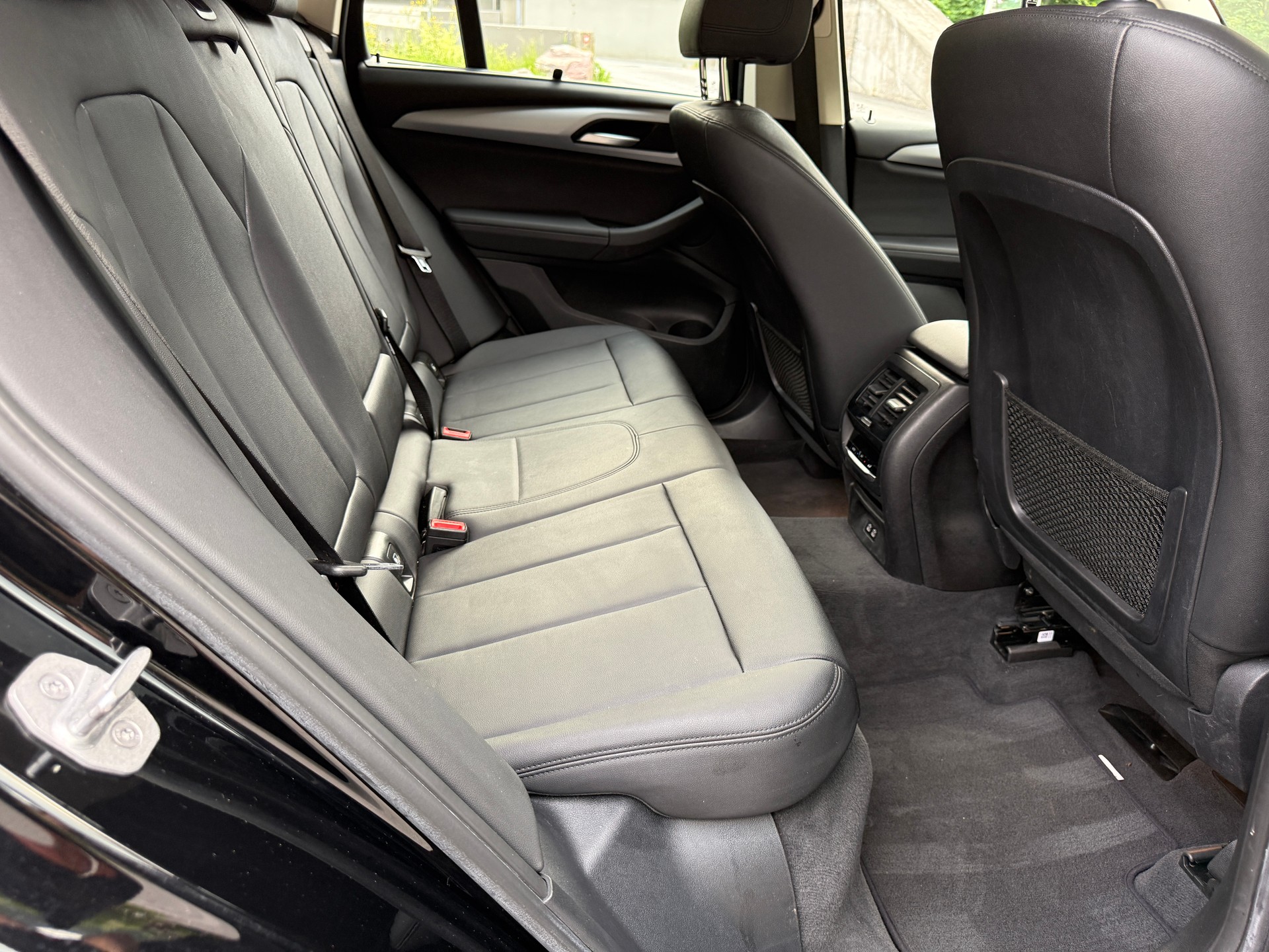 BMW 20i xDrive-image-12