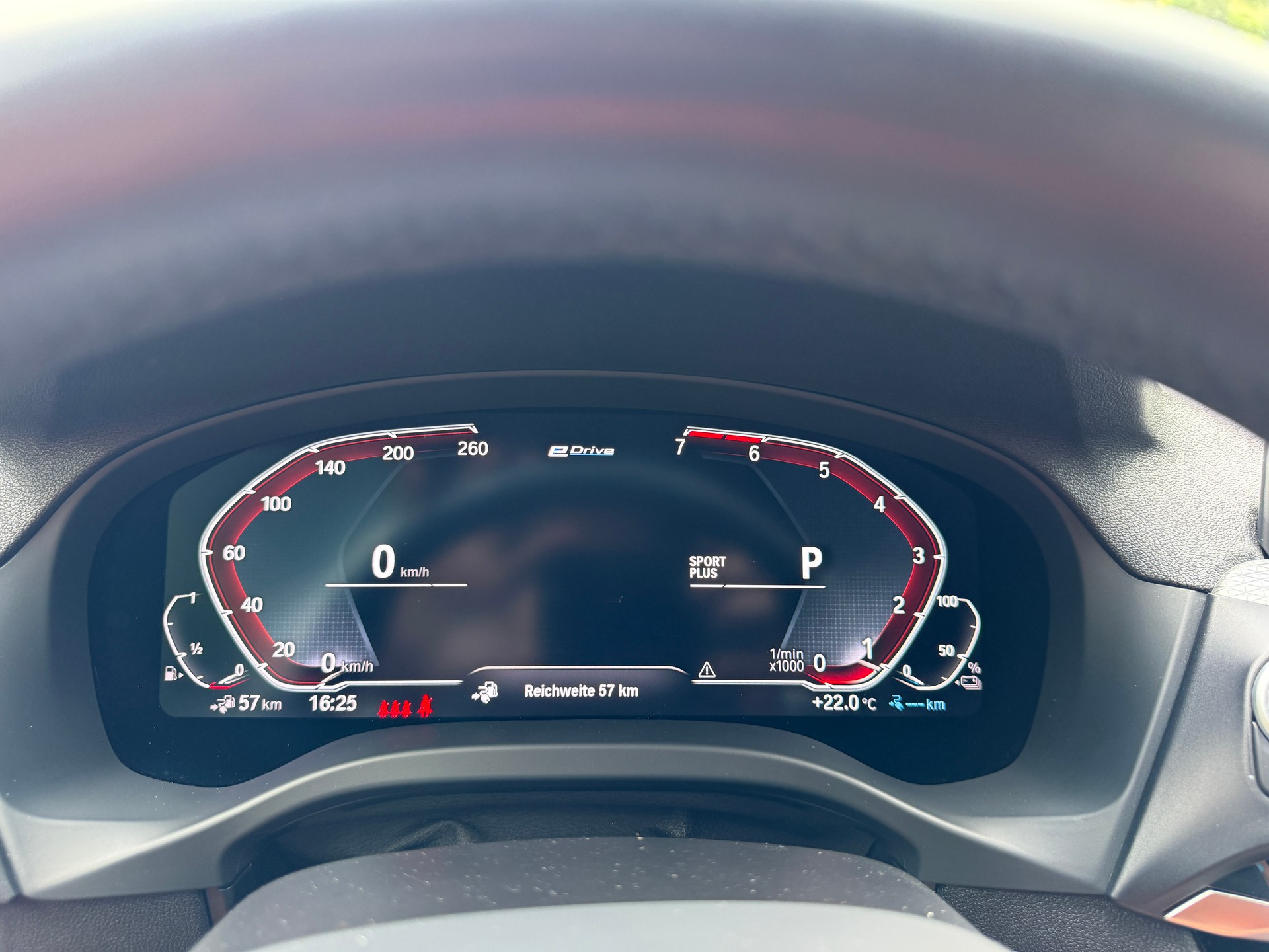 BMW 30e xDrive M Sport-image-13