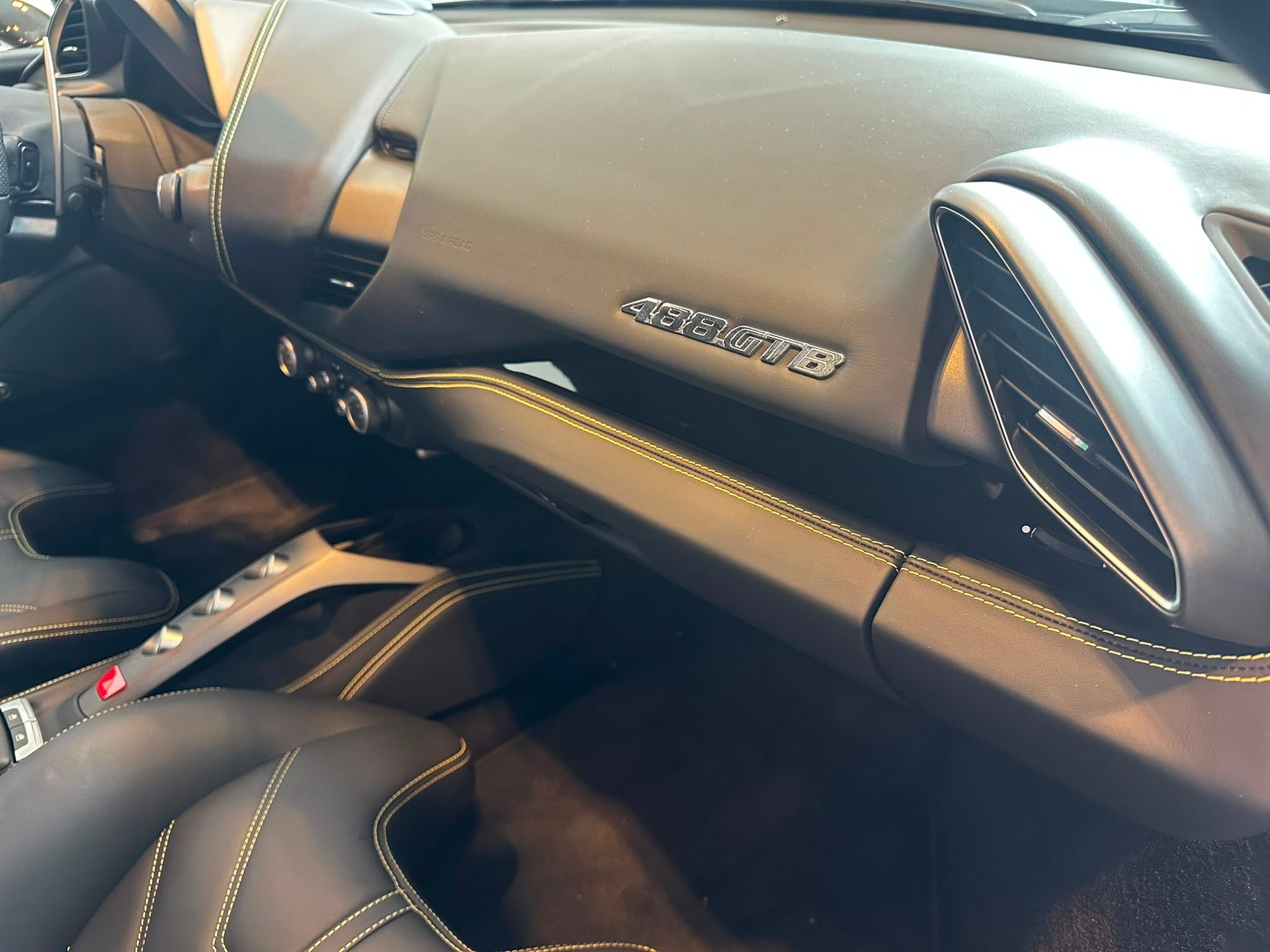 FERRARI 488 GTB 3.9 V8-image-13