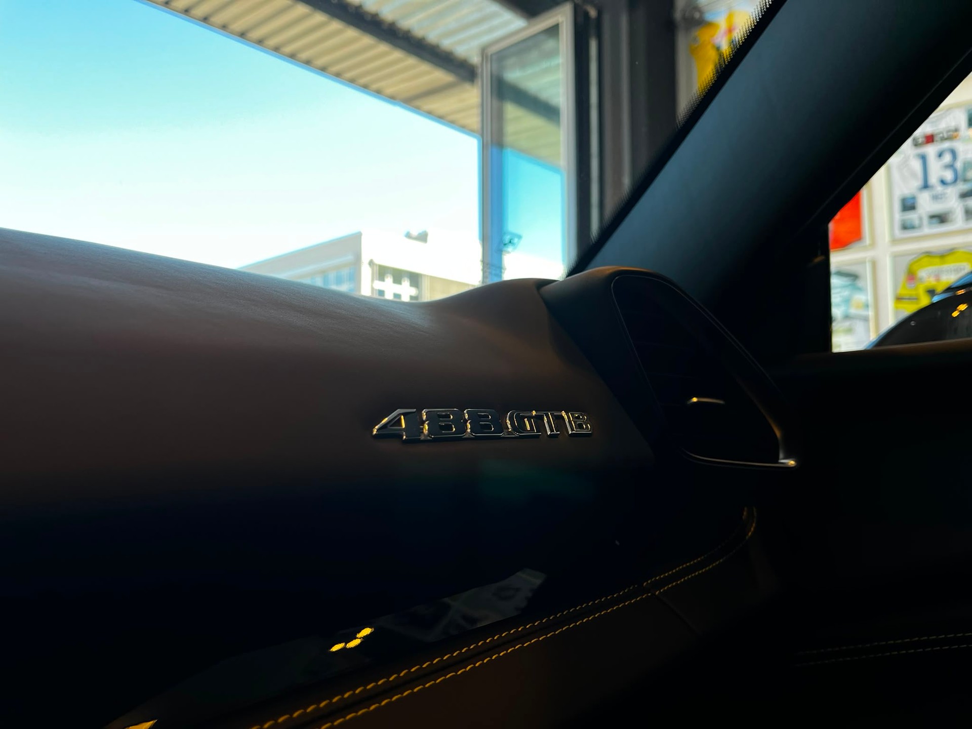 FERRARI 488 GTB 3.9 V8-image-23