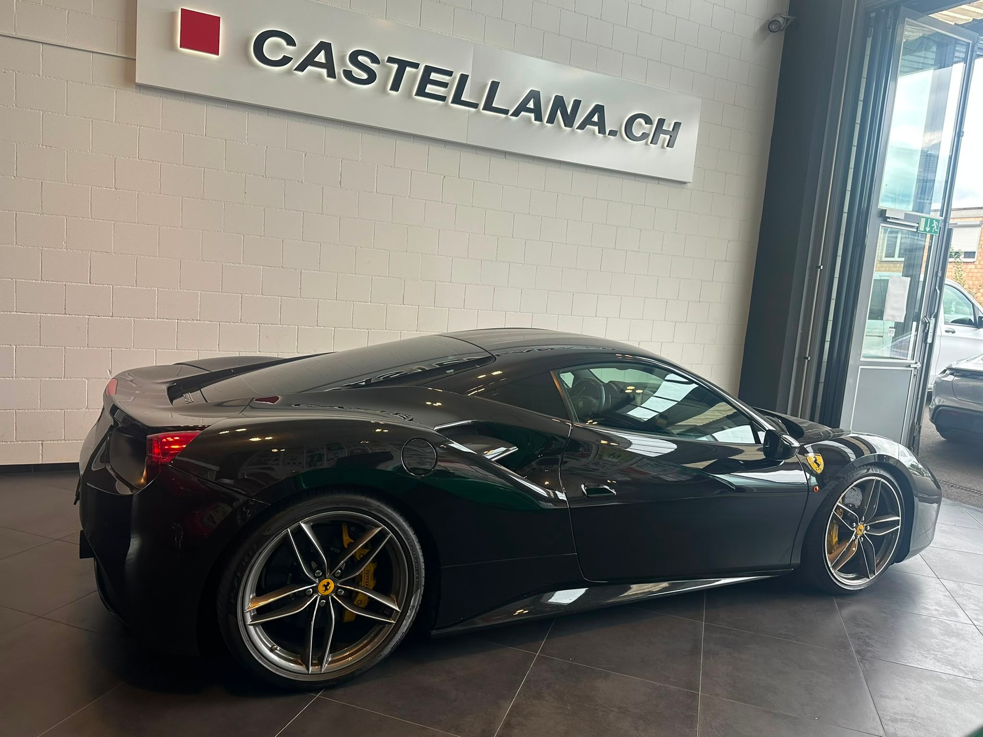 FERRARI 488 GTB 3.9 V8-image-1