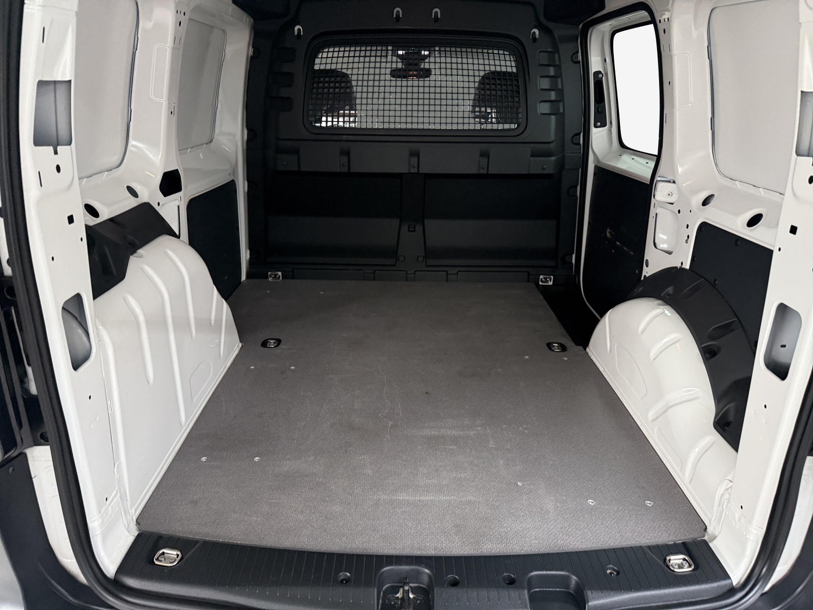 VW Caddy Cargo 2.0TDI Entry-image-12