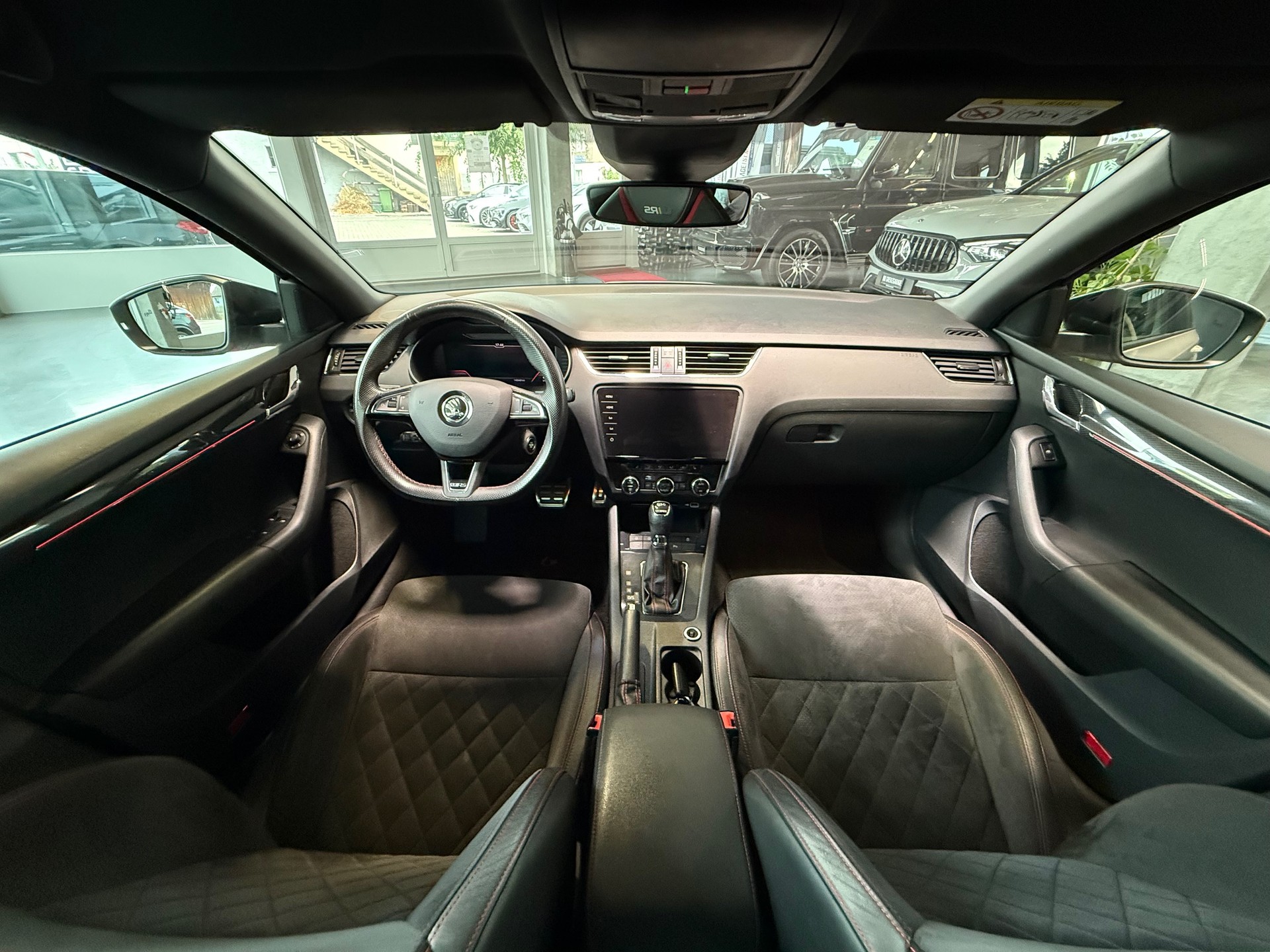 SKODA Octavia Combi 2.0 TSI RS Final Edition DSG-image-10