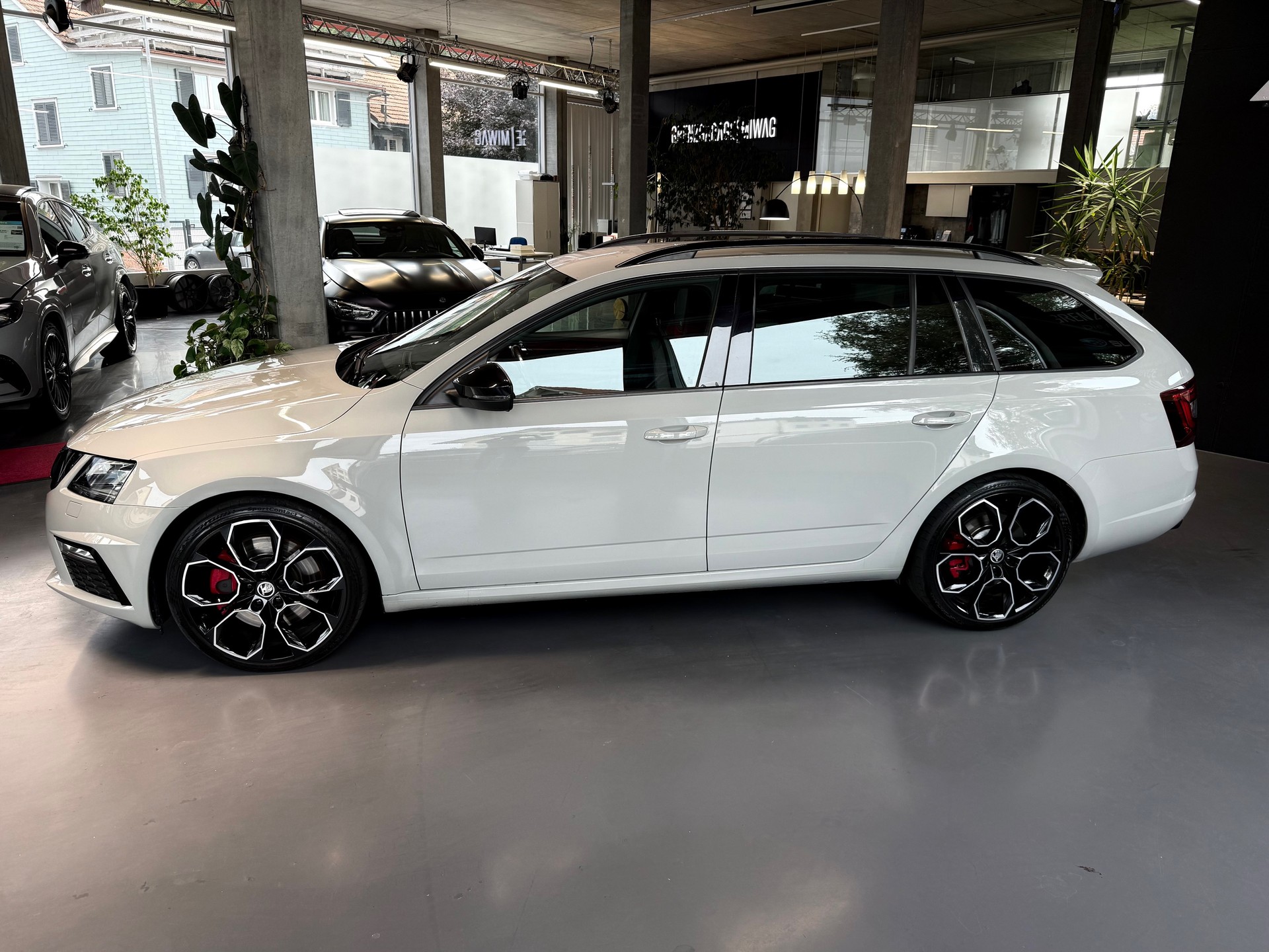 SKODA Octavia Combi 2.0 TSI RS Final Edition DSG-image-2