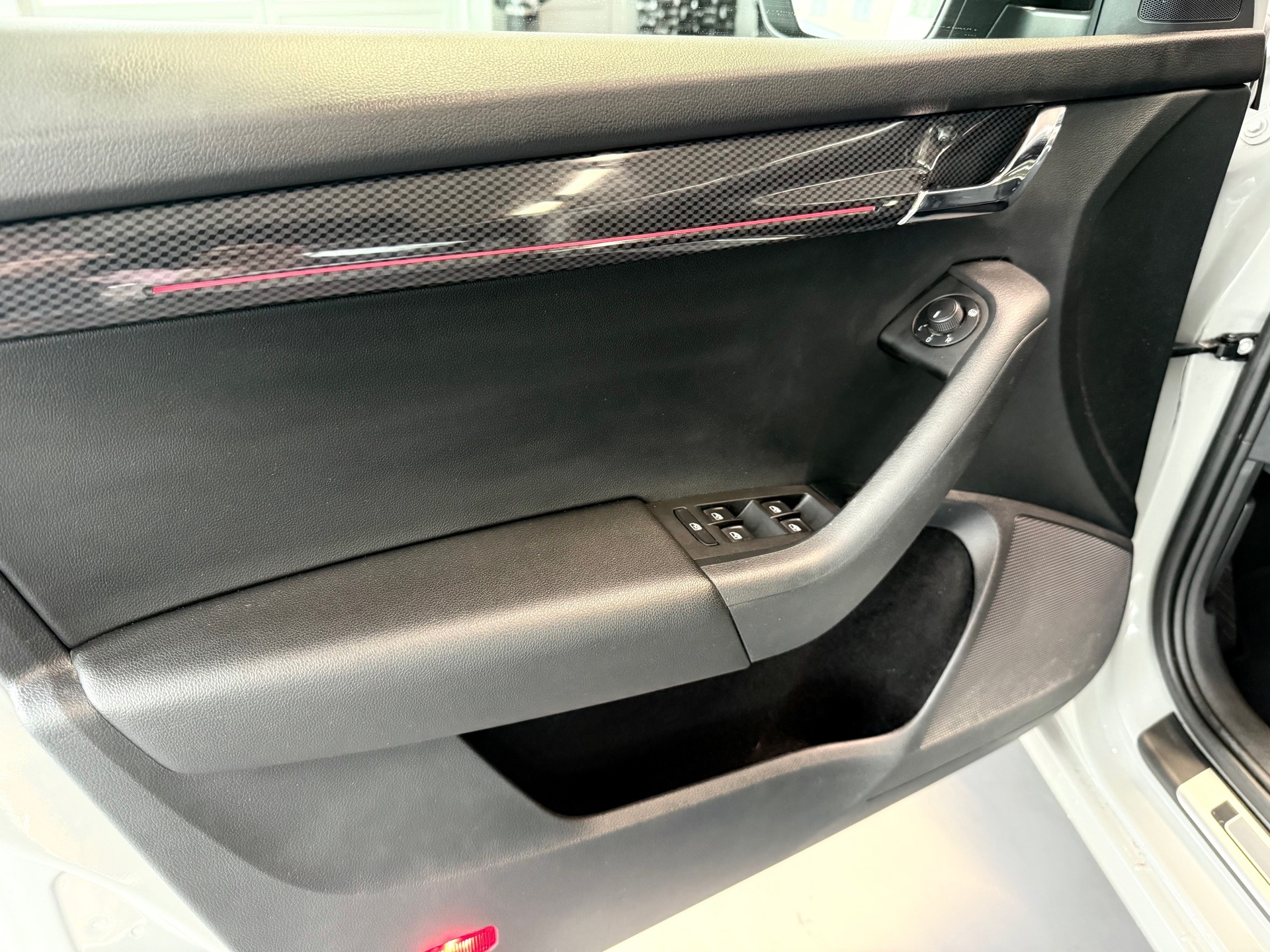 SKODA Octavia Combi 2.0 TSI RS Final Edition DSG-image-7