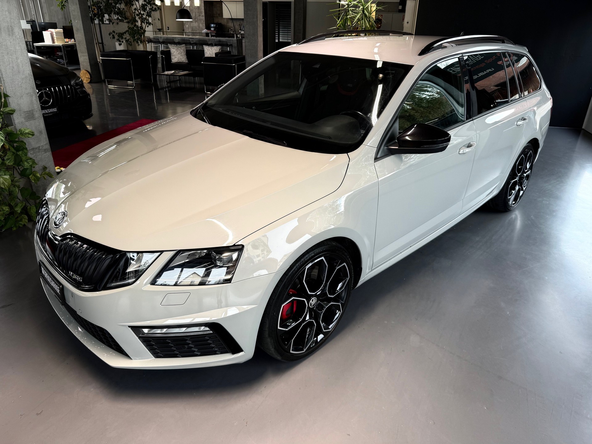 SKODA Octavia Combi 2.0 TSI RS Final Edition DSG-image-0