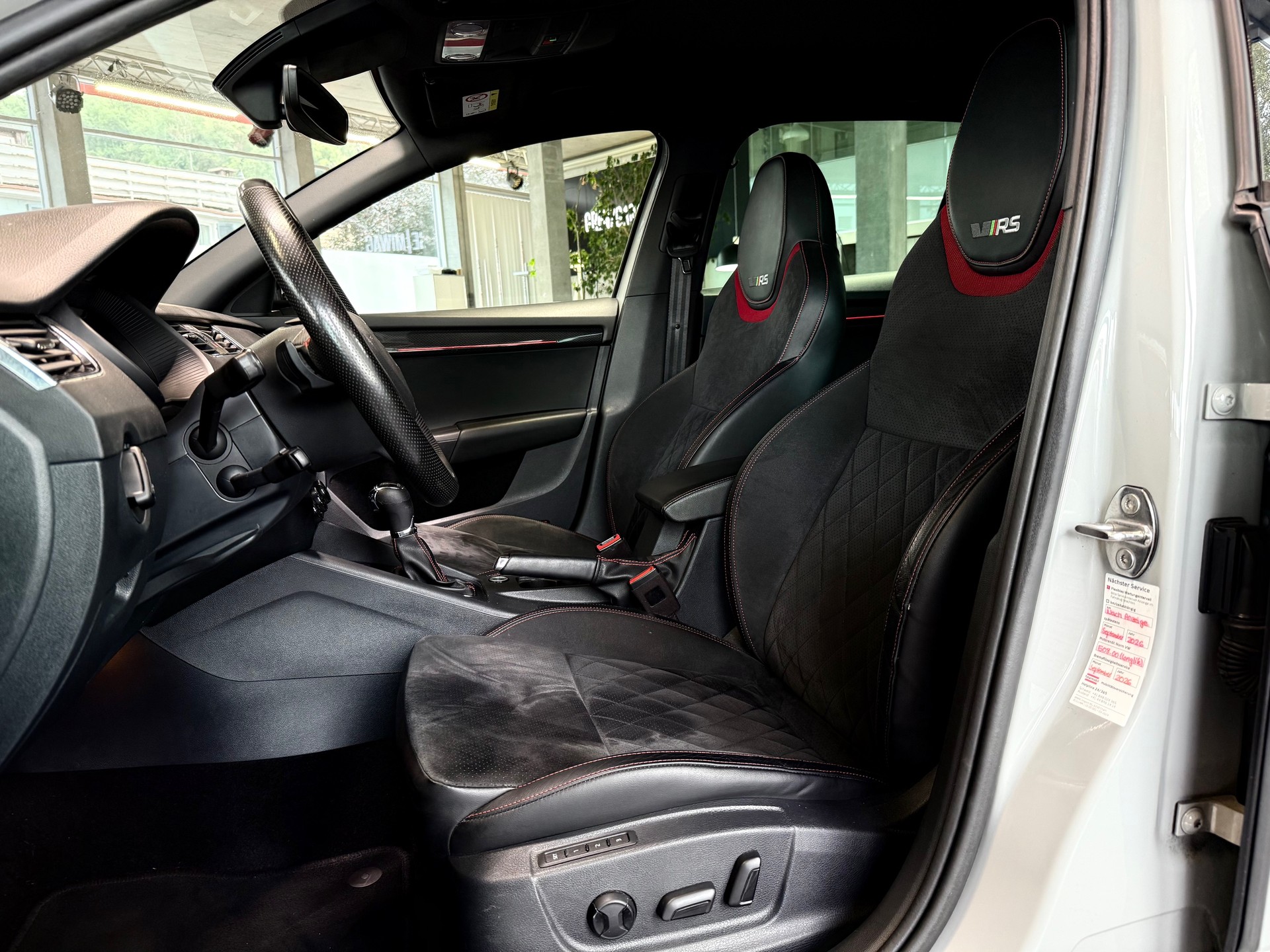 SKODA Octavia Combi 2.0 TSI RS Final Edition DSG-image-6