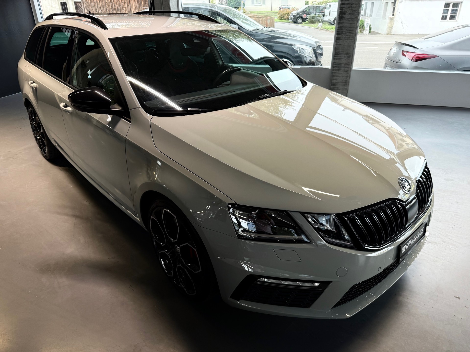 SKODA Octavia Combi 2.0 TSI RS Final Edition DSG-image-1