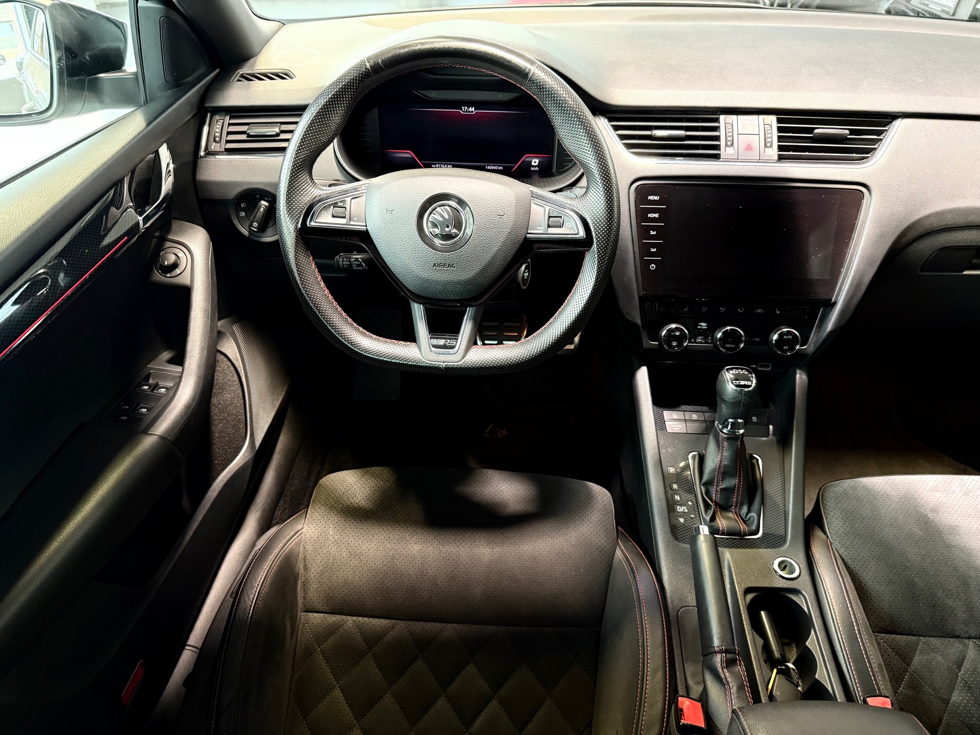 SKODA Octavia Combi 2.0 TSI RS Final Edition DSG-image-9