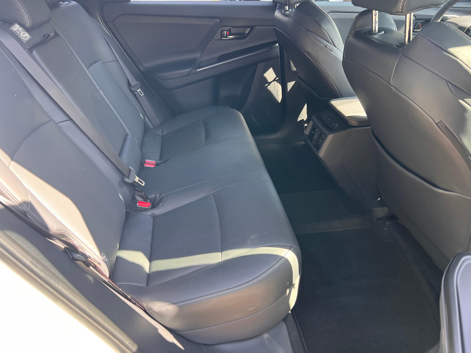 TOYOTA bZ4X Premium AWD-image-11
