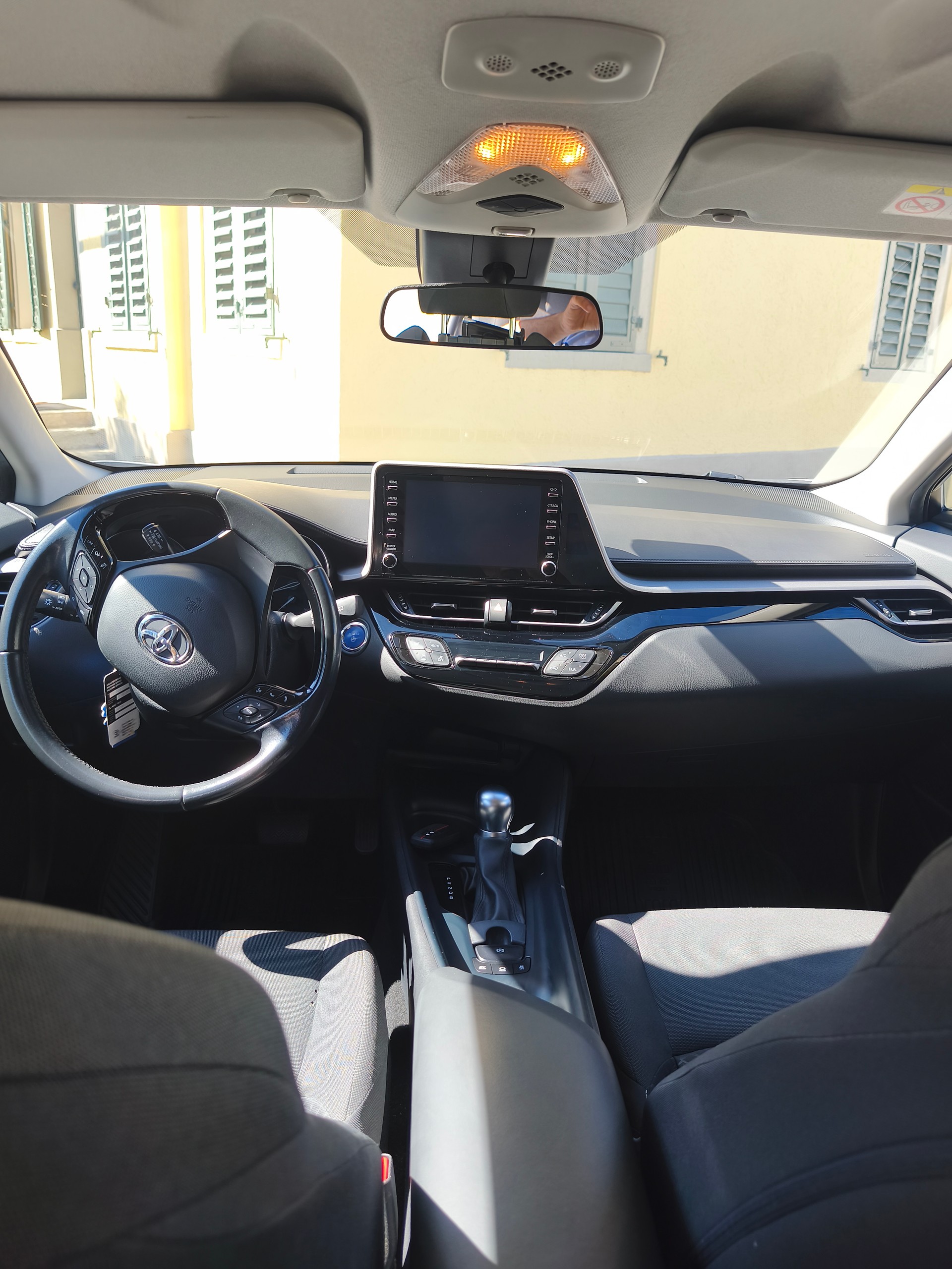 TOYOTA 1.8 VVTi HSD Comfort-image-3