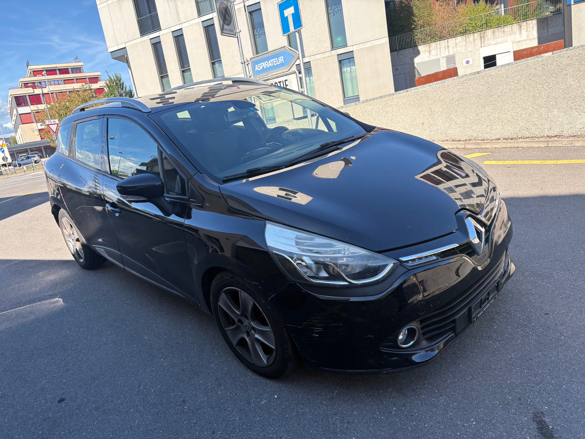 RENAULT Clio Grandtour 1.2 16V T GT EDC-image-1