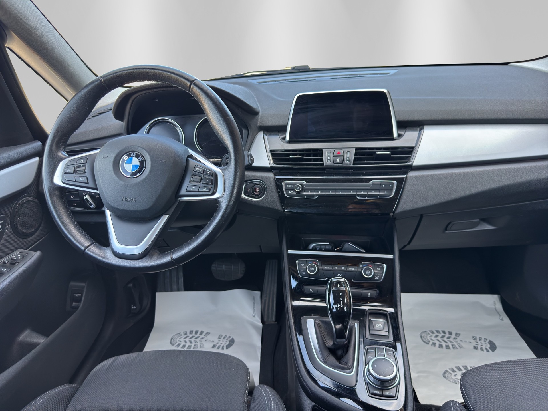 BMW 218d Gran Tourer Steptronic-image-8