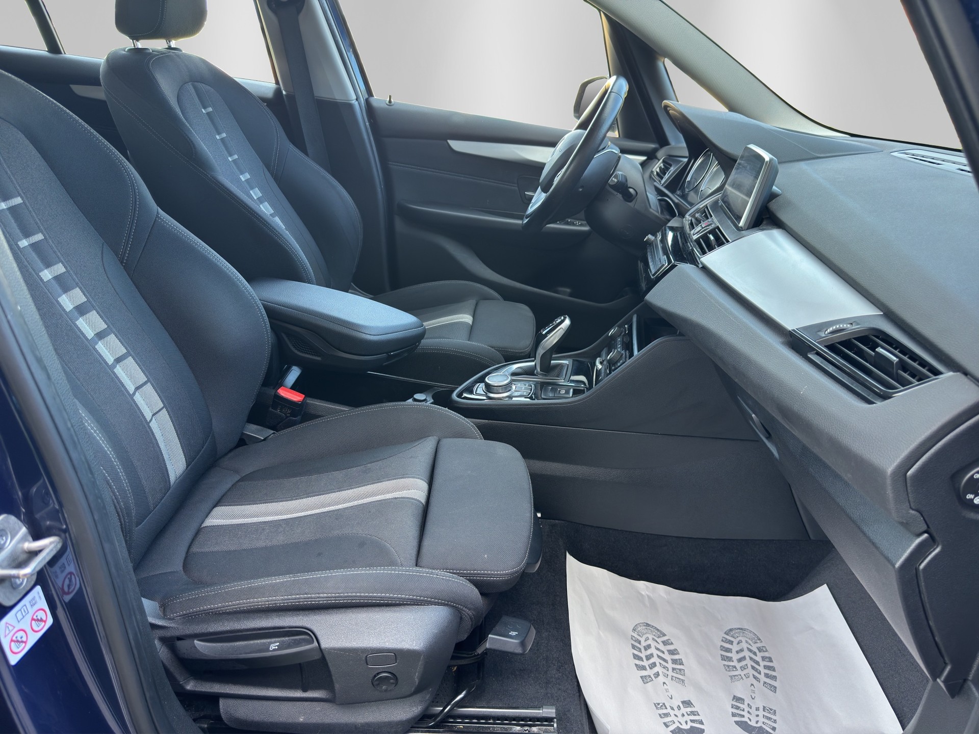 BMW 218d Gran Tourer Steptronic-image-12
