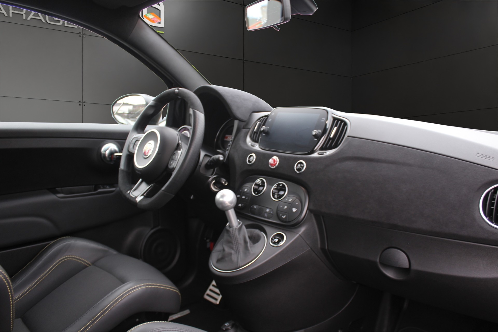 FIAT 695 Abarth 1.4 T-Jet 180 75 Anniversario-image-7