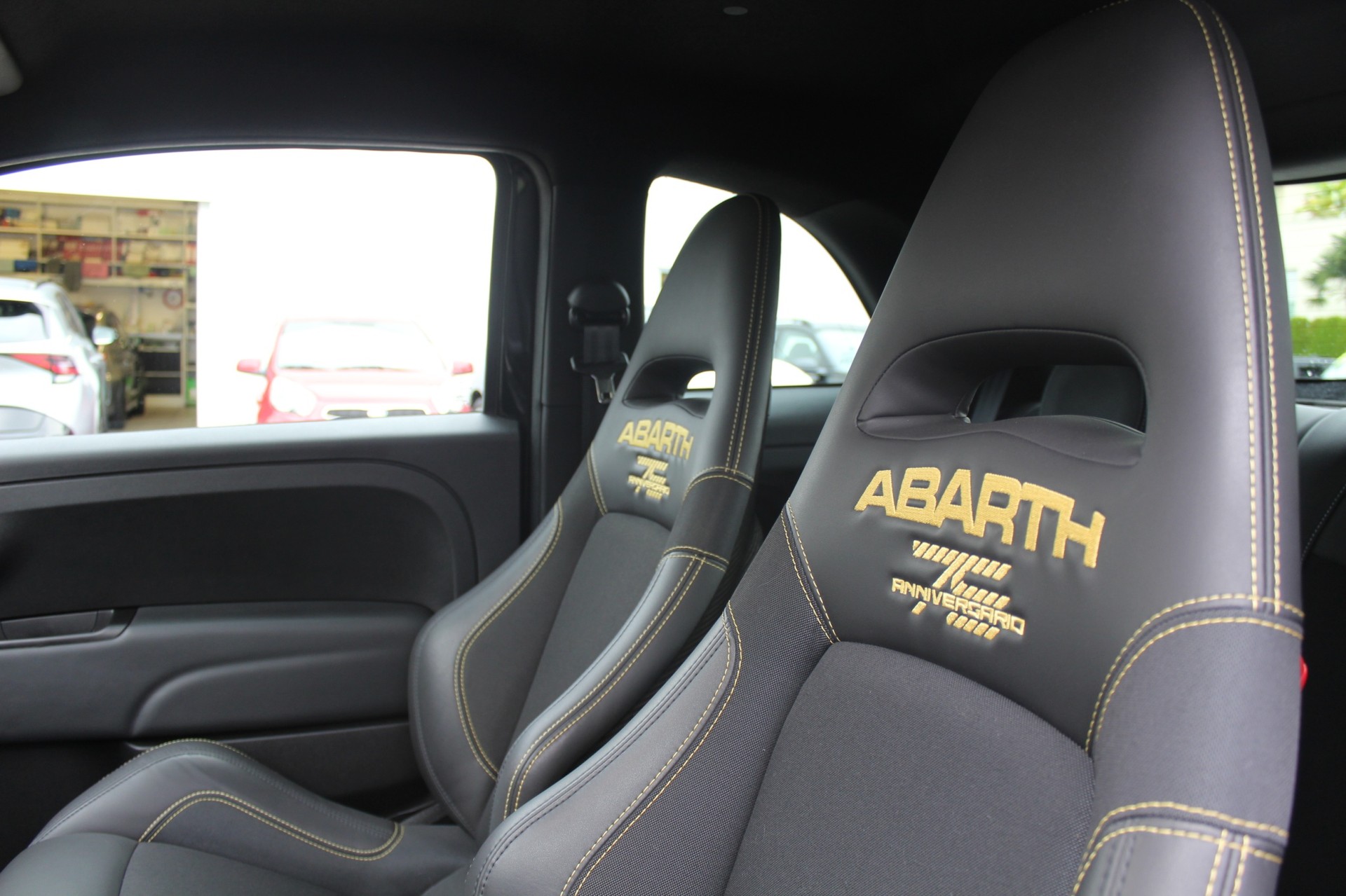 FIAT 695 Abarth 1.4 T-Jet 180 75 Anniversario-image-8