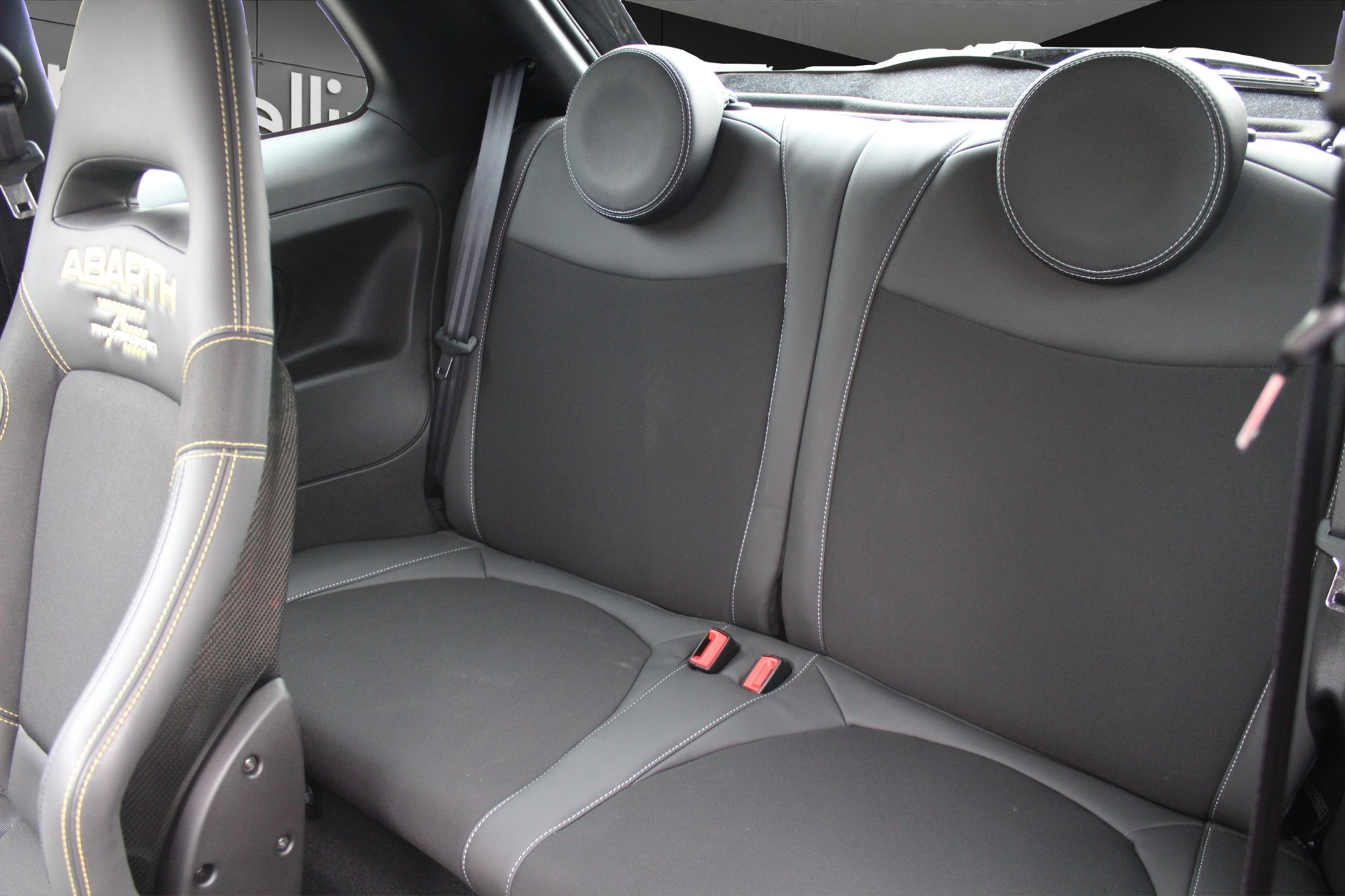 FIAT 695 Abarth 1.4 T-Jet 180 75 Anniversario-image-9