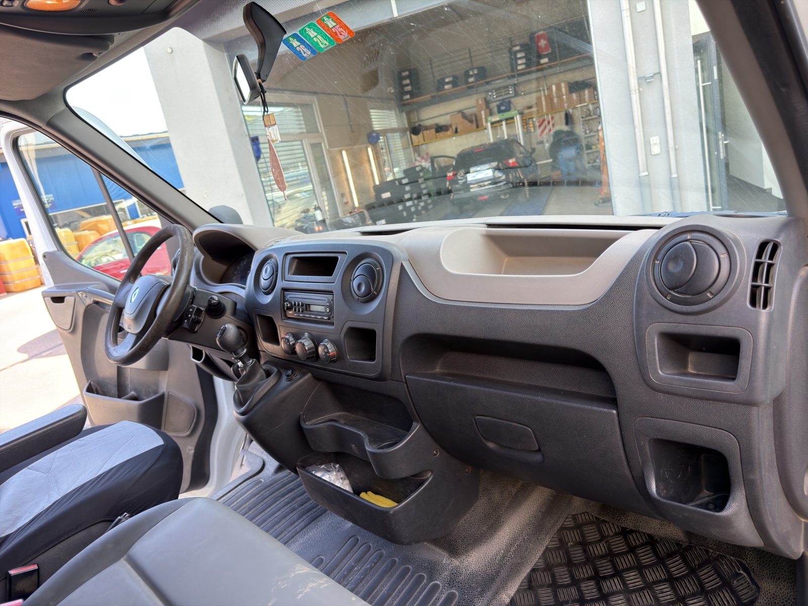 RENAULT Master T35 2.3dCi L2H1-image-17
