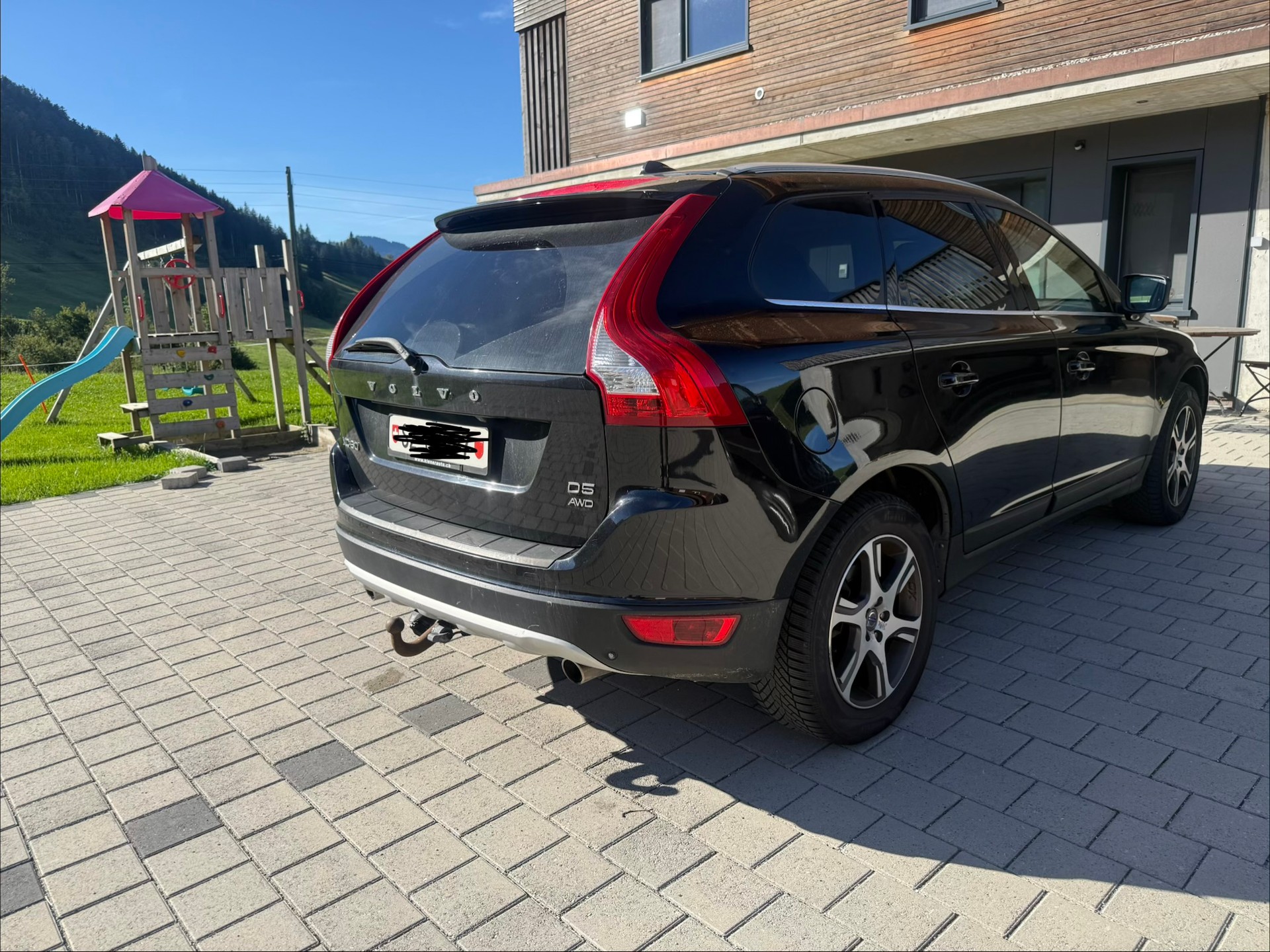 VOLVO 2.4 D5 Momentum AWD-image-1