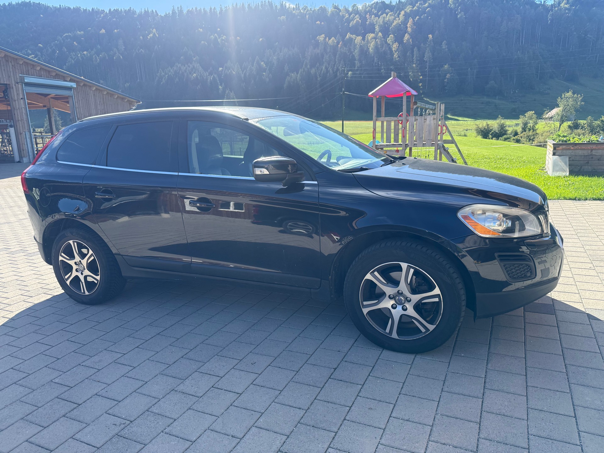 VOLVO 2.4 D5 Momentum AWD-image-2